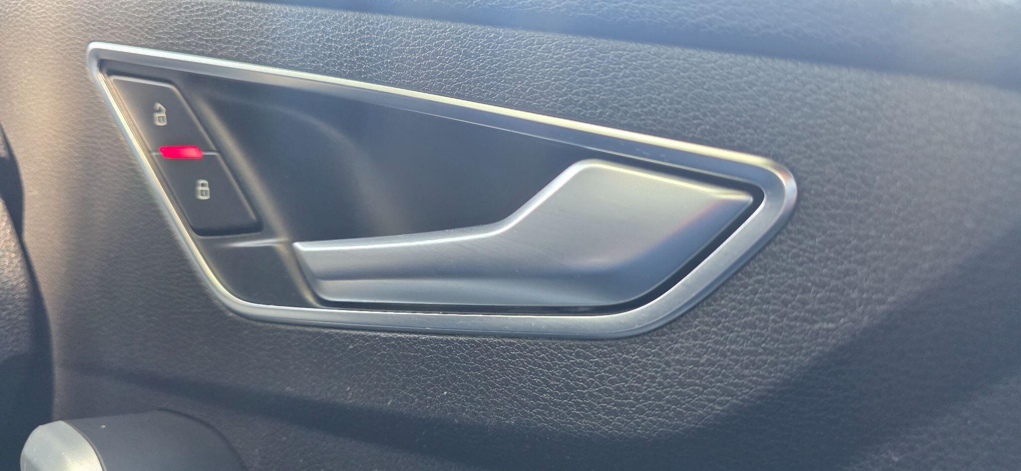 Audi Q2 view 50