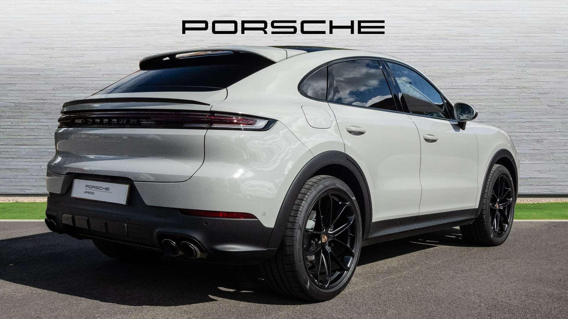 Porsche Cayenne view 3