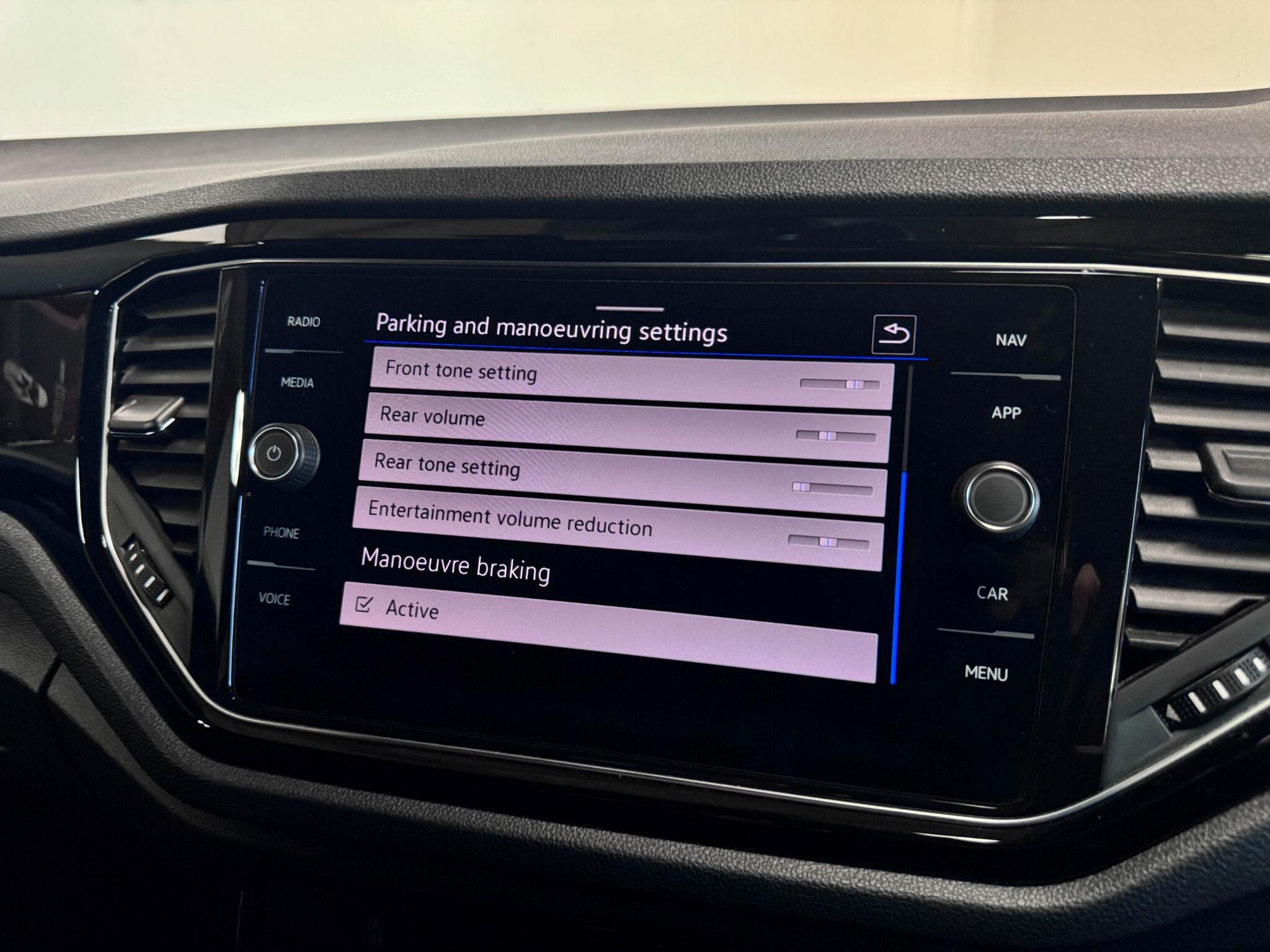 Volkswagen T-Roc view 53