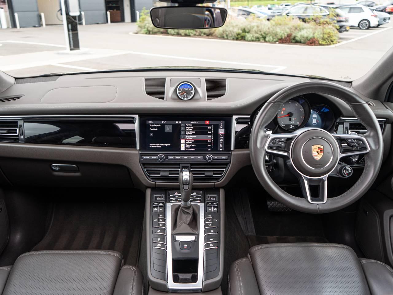 Porsche Macan view 31