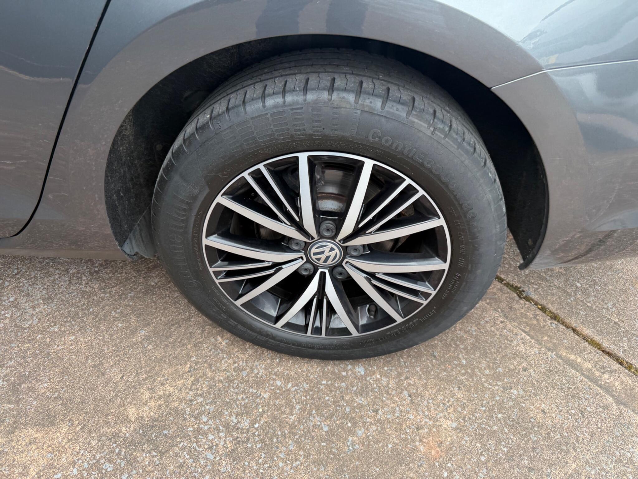 Volkswagen Golf view 18