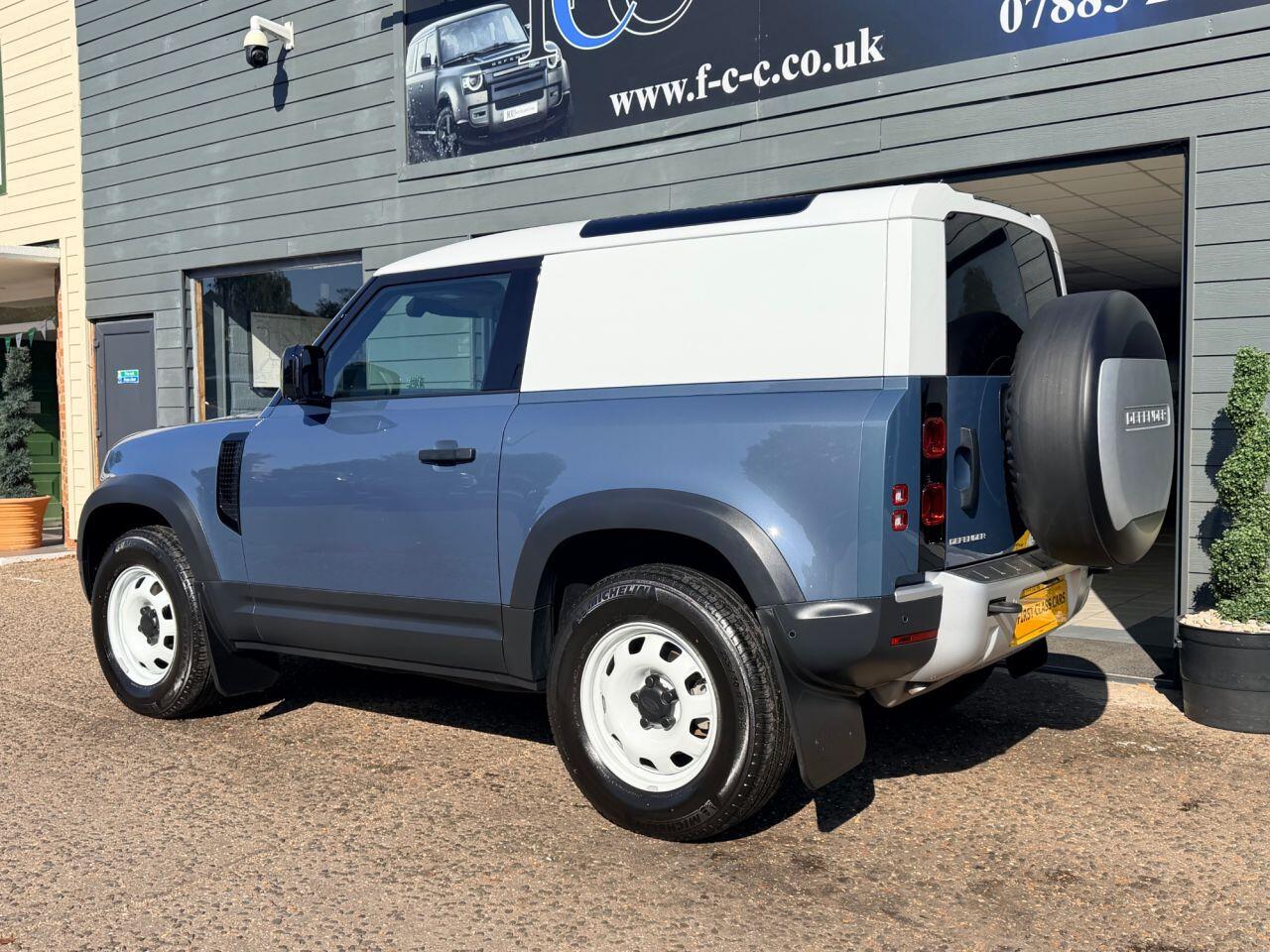 Land Rover Defender view 29