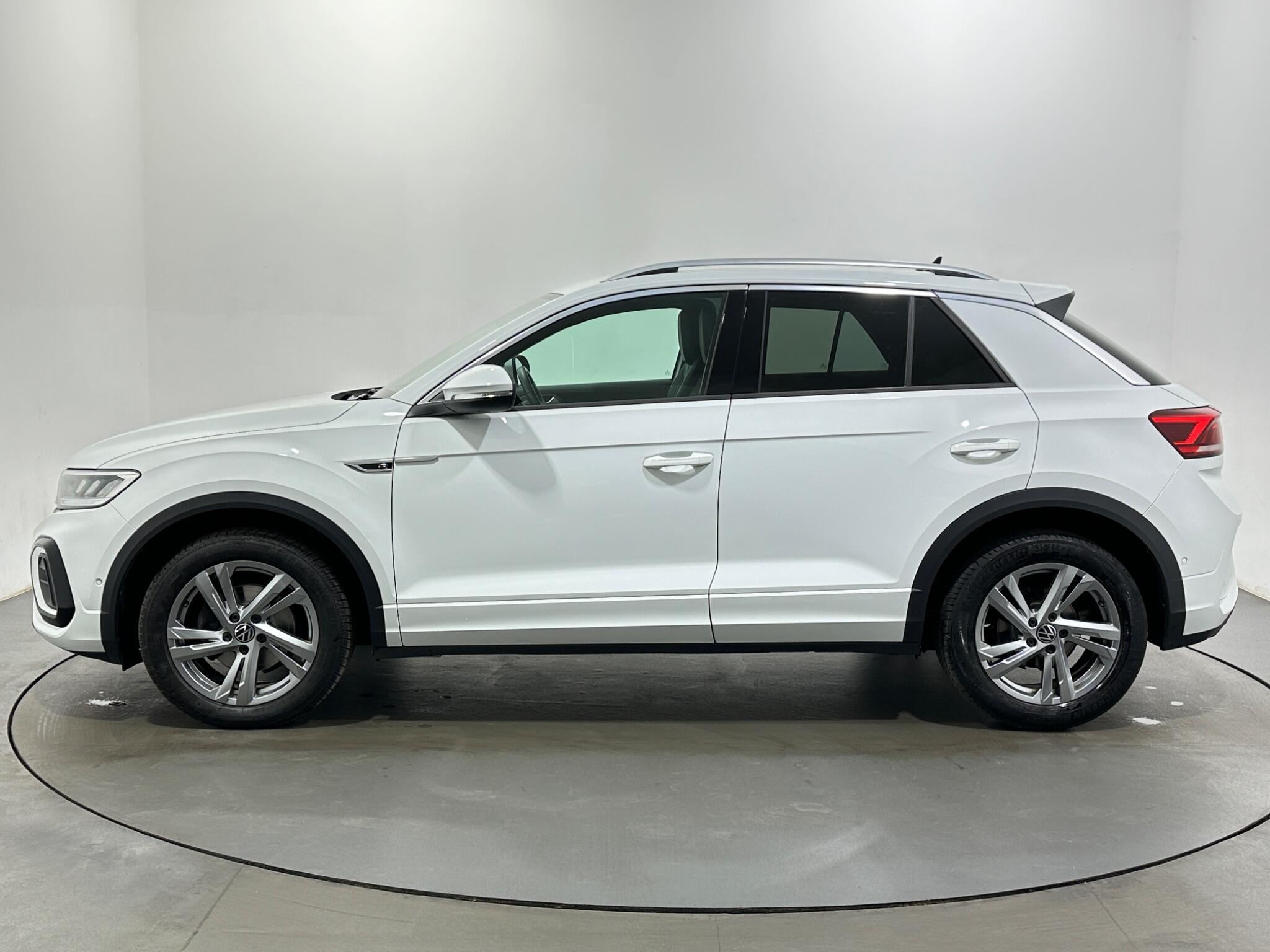Volkswagen T-Roc view 5