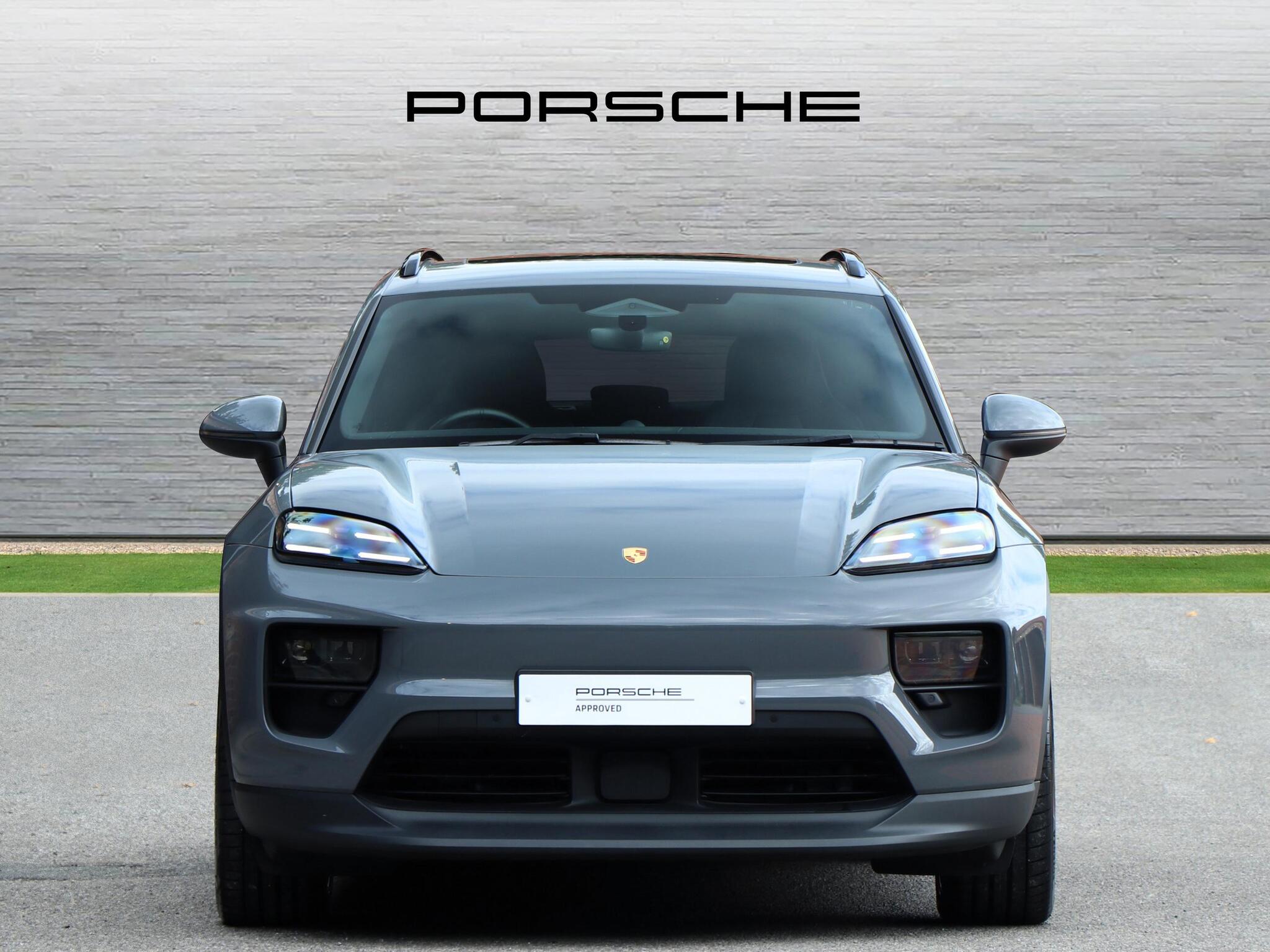 Porsche Macan view 7