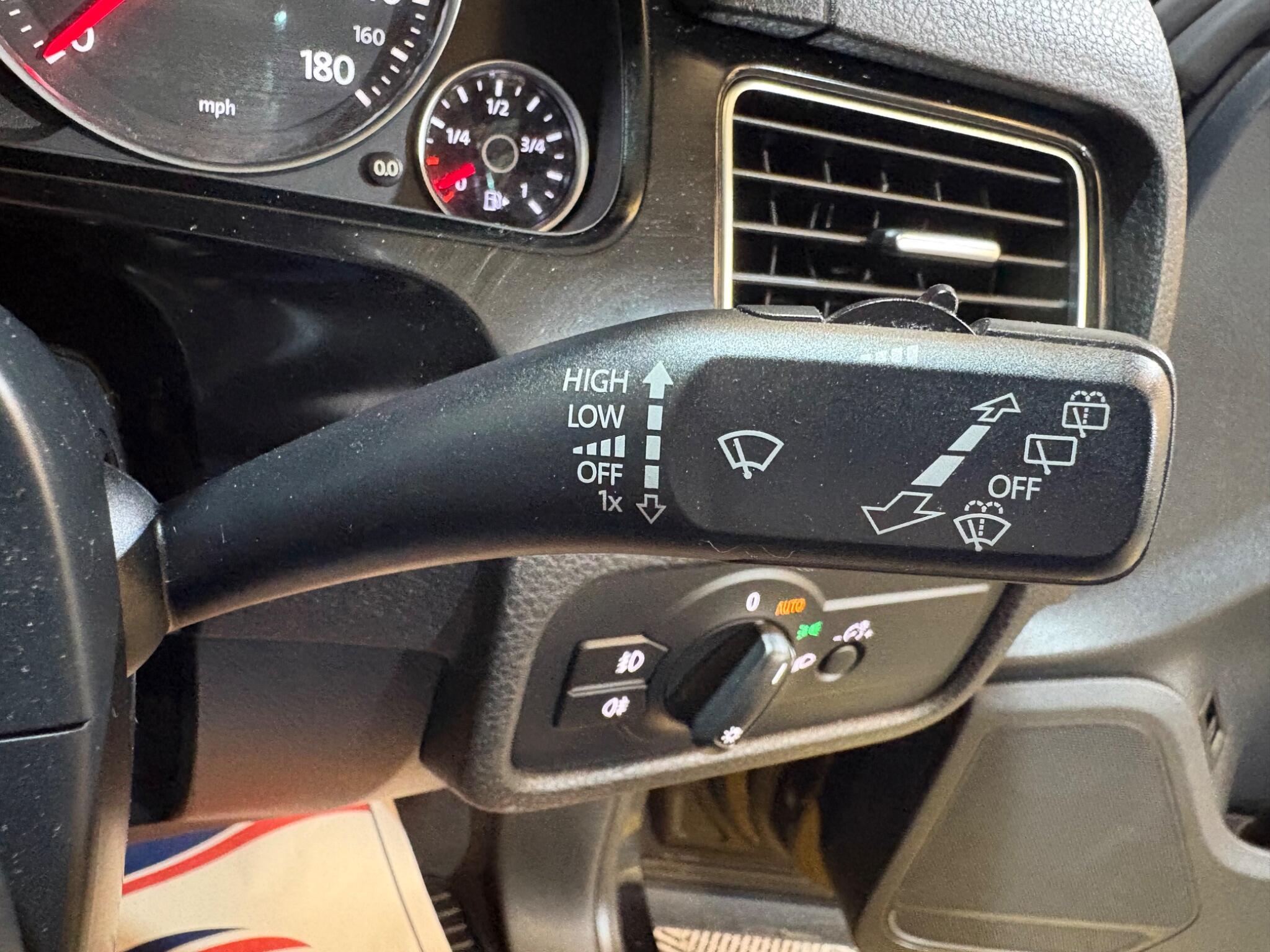 Volkswagen Touareg view 30