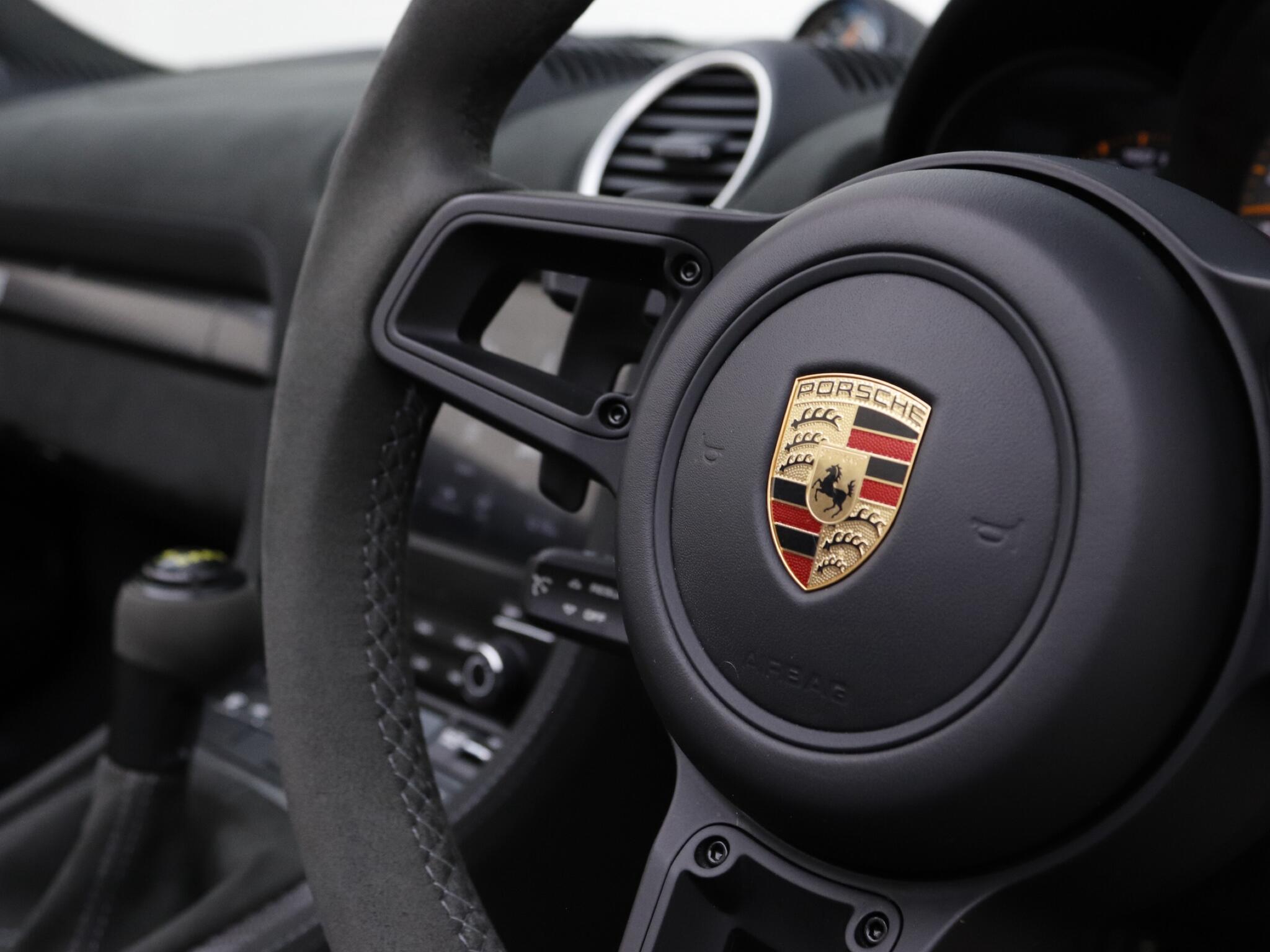 Porsche 718 Spyder view 34