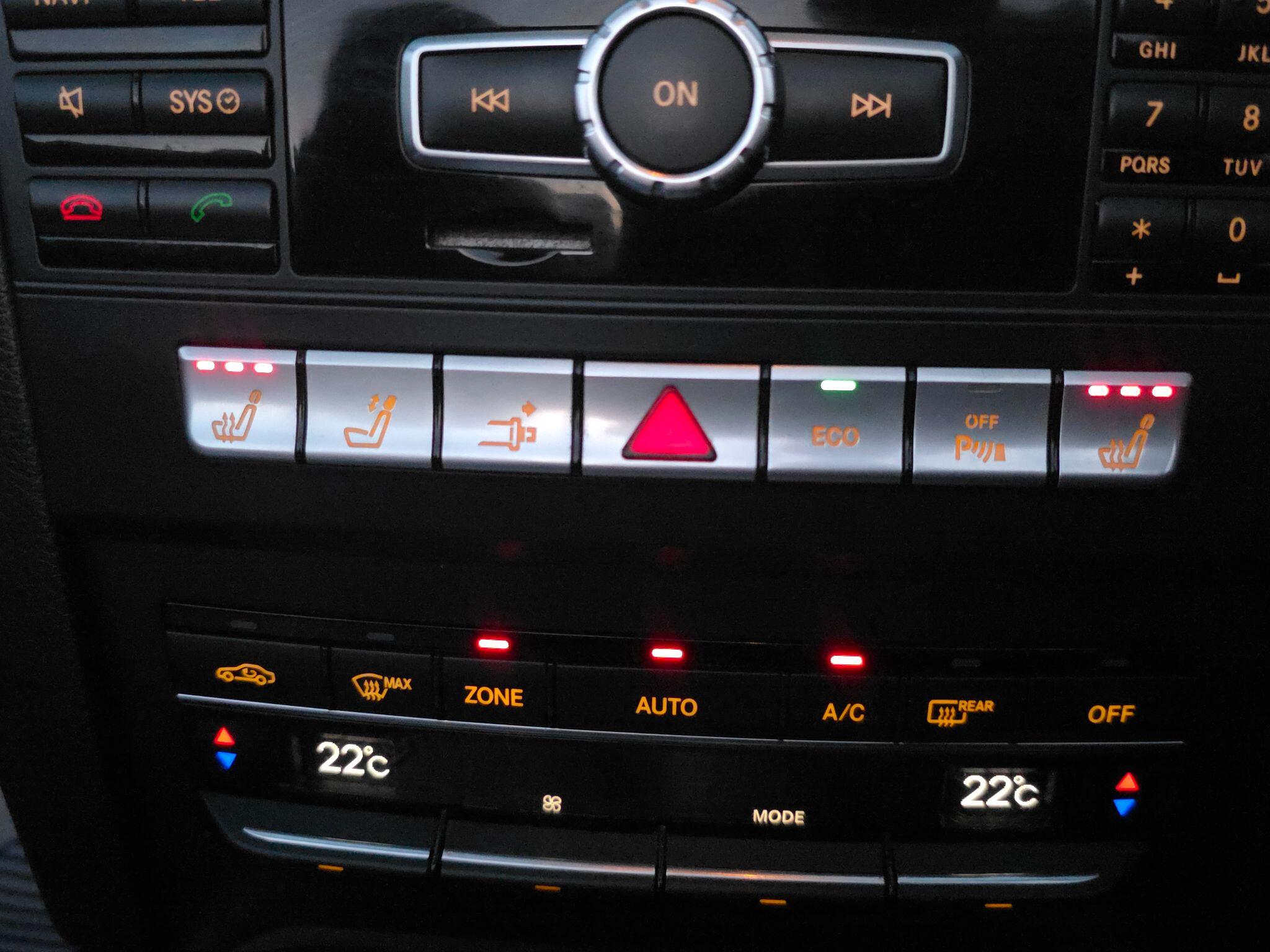 2014 Mercedes-Benz E Class image 28