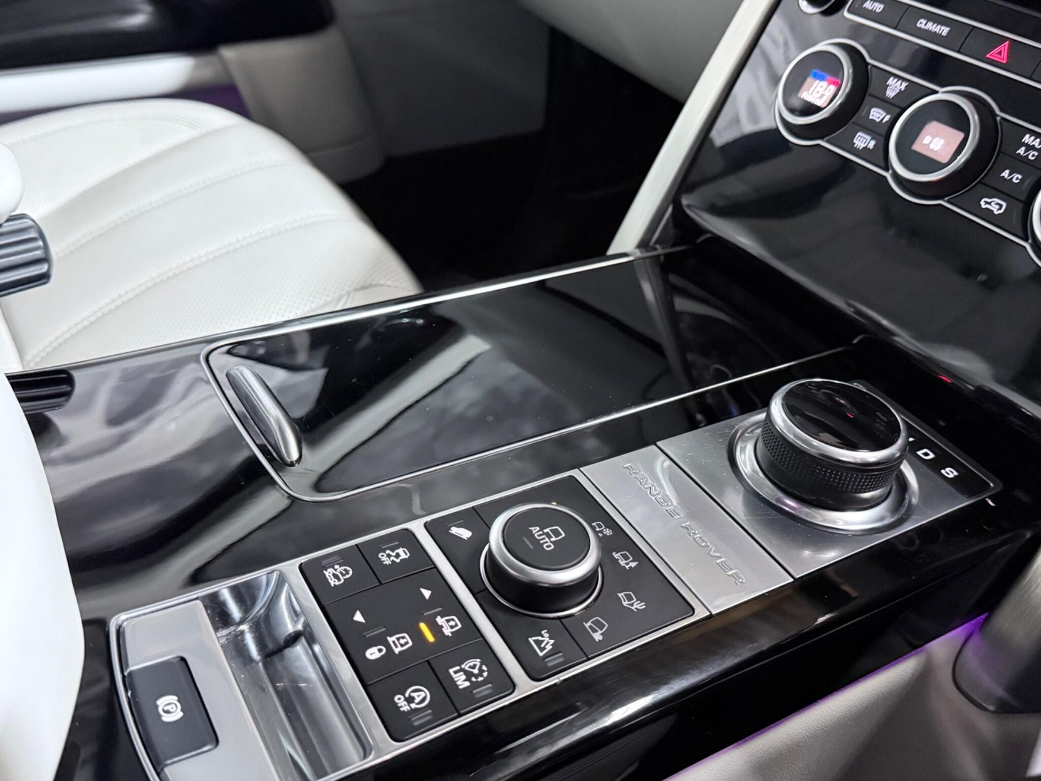 Land Rover Range Rover view 30