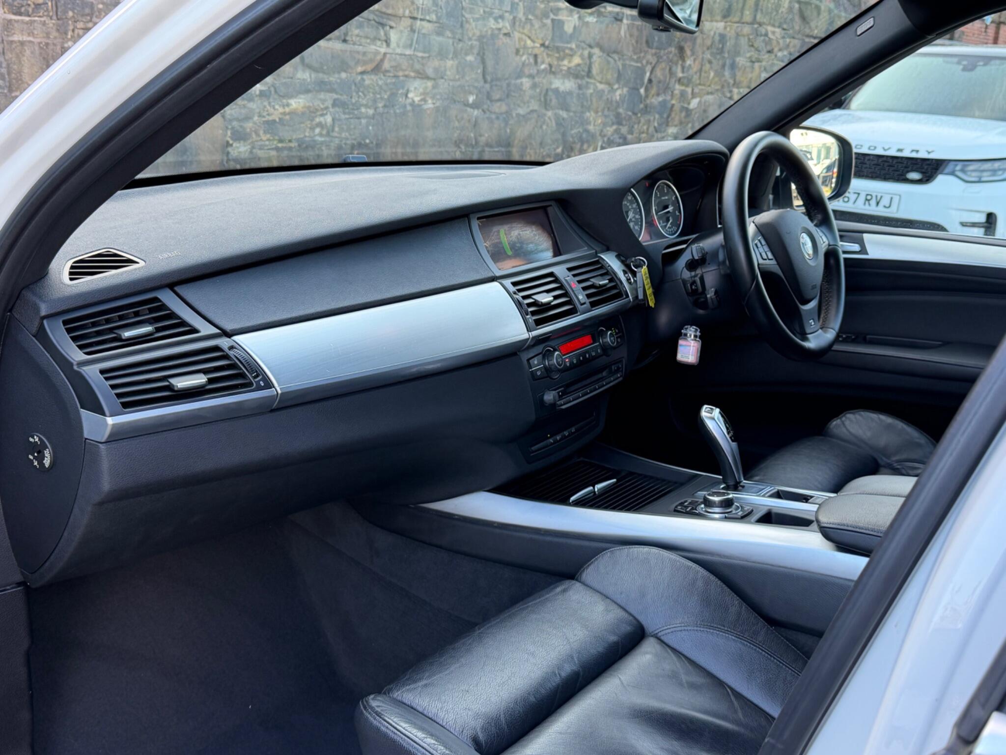 BMW X5 view 13