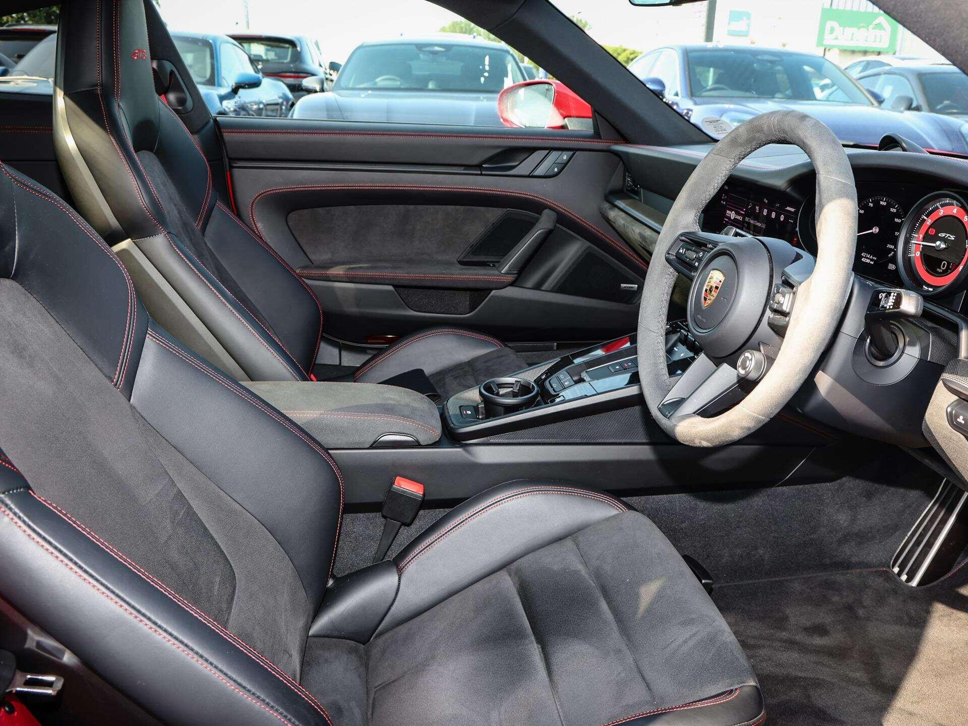 Porsche 911 view 11