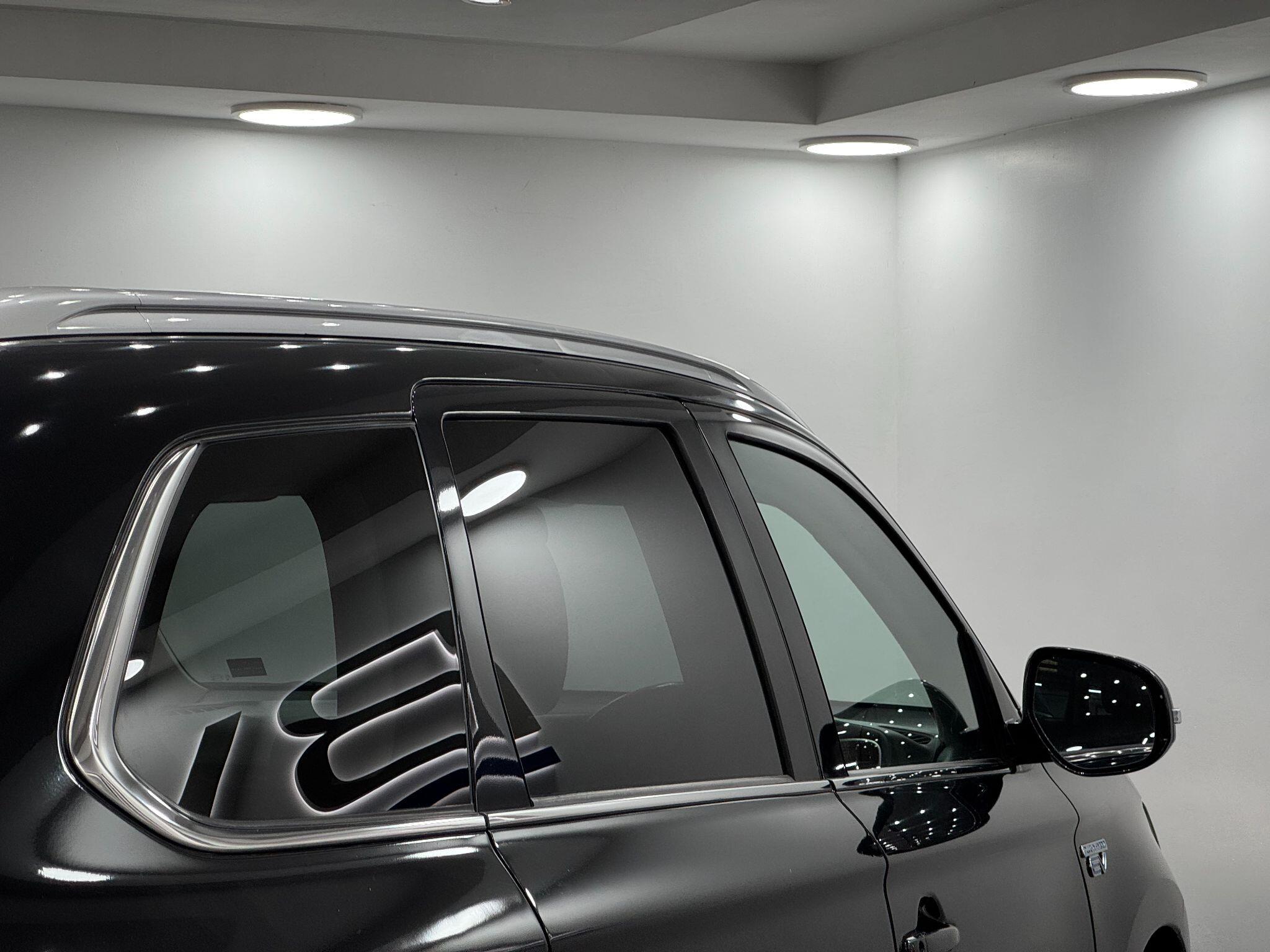 Mitsubishi Outlander view 24