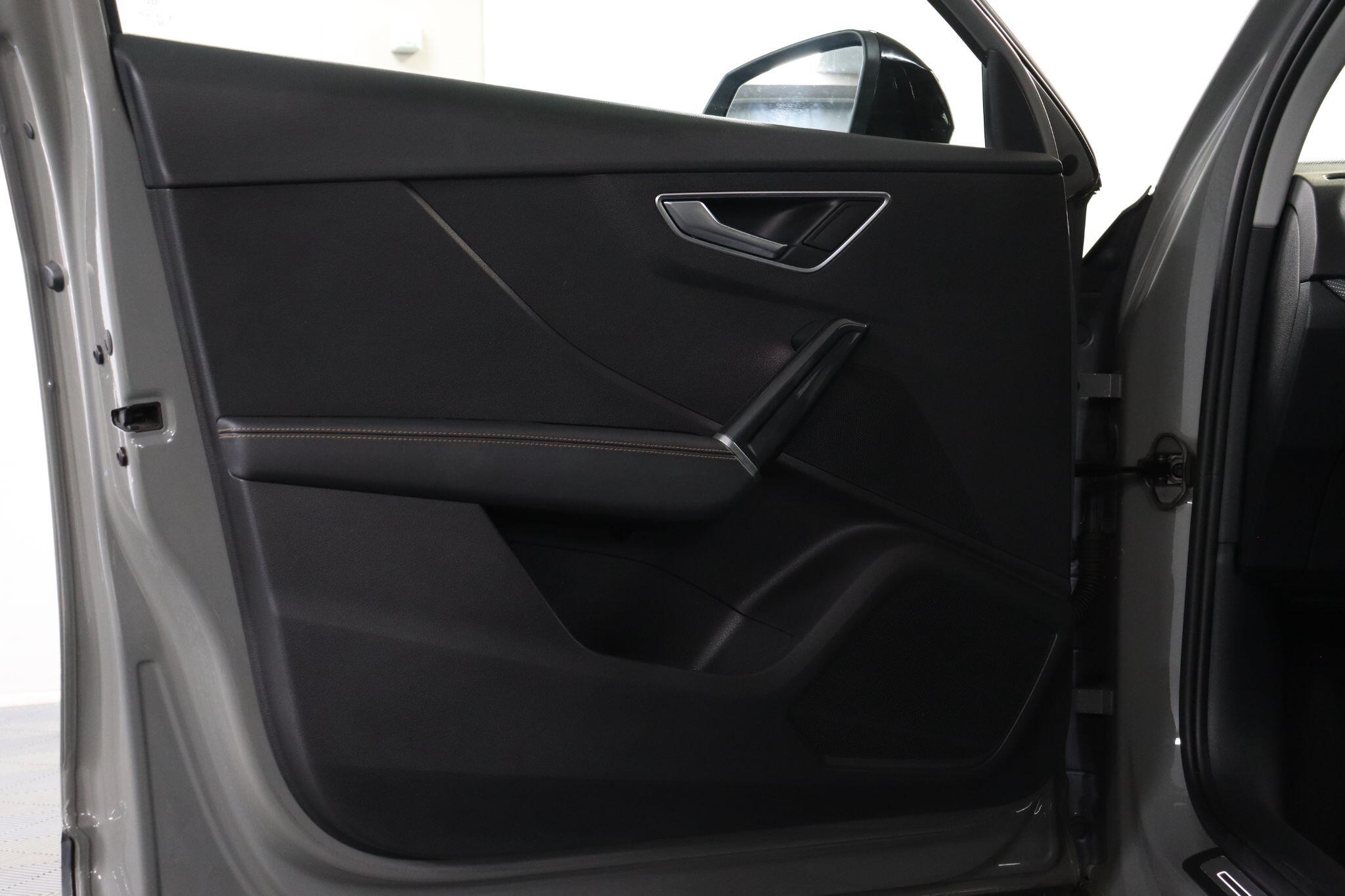 Audi Q2 view 42