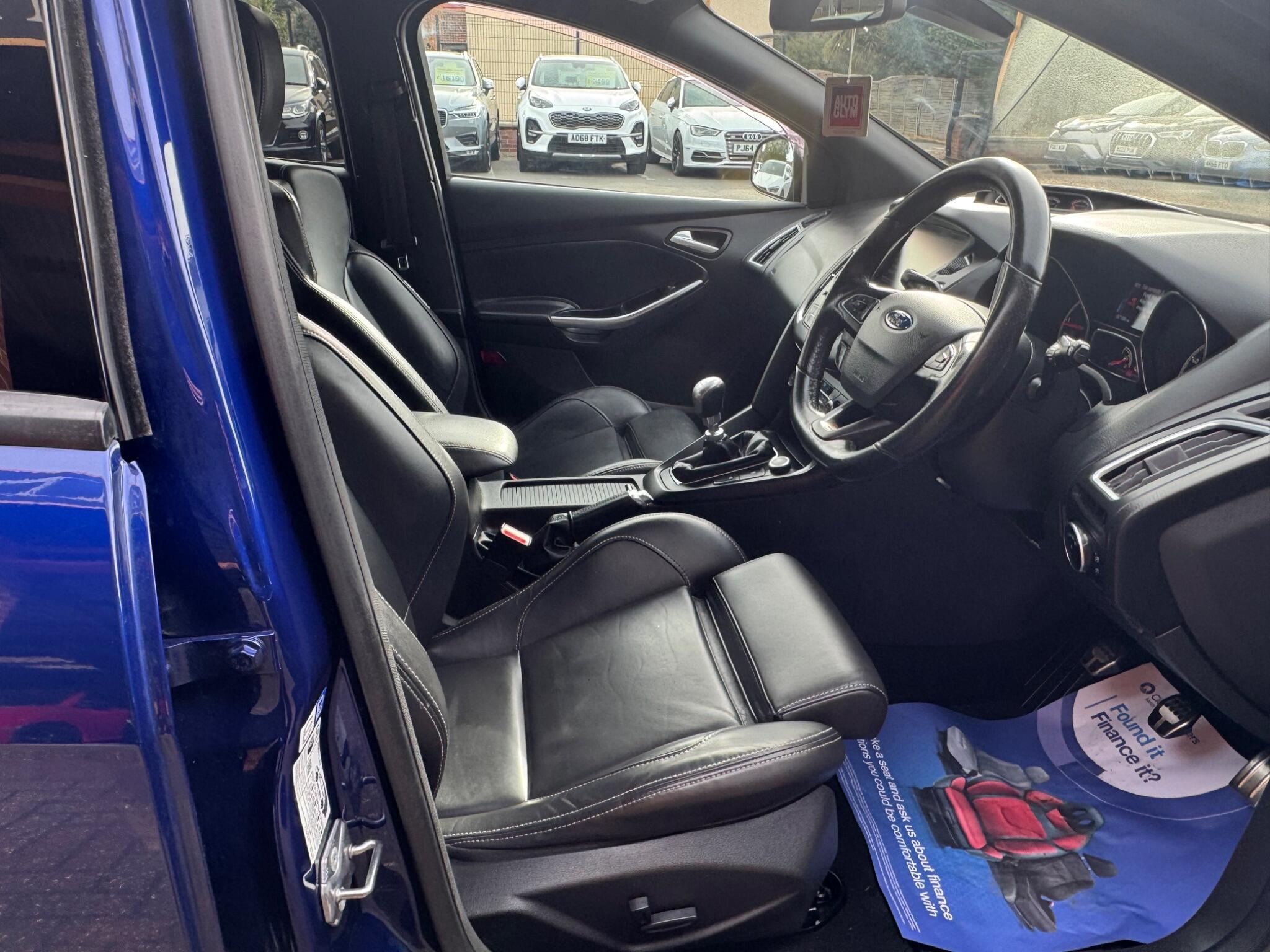 Ford Focus view 13