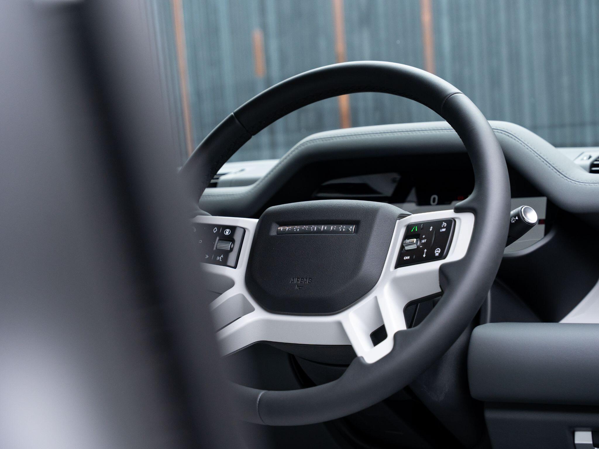 Land Rover Defender view 41