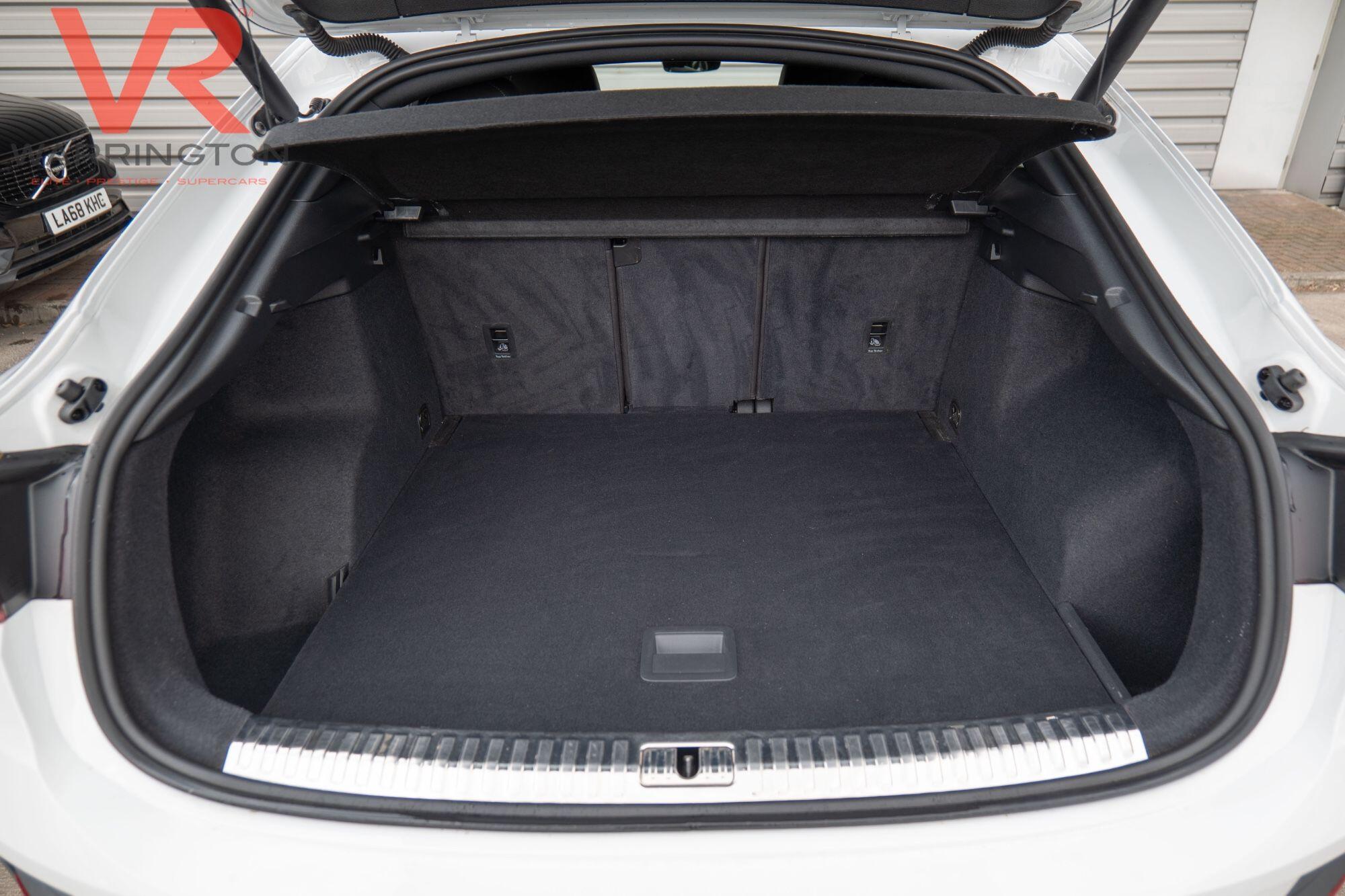 Audi Q3 view 18