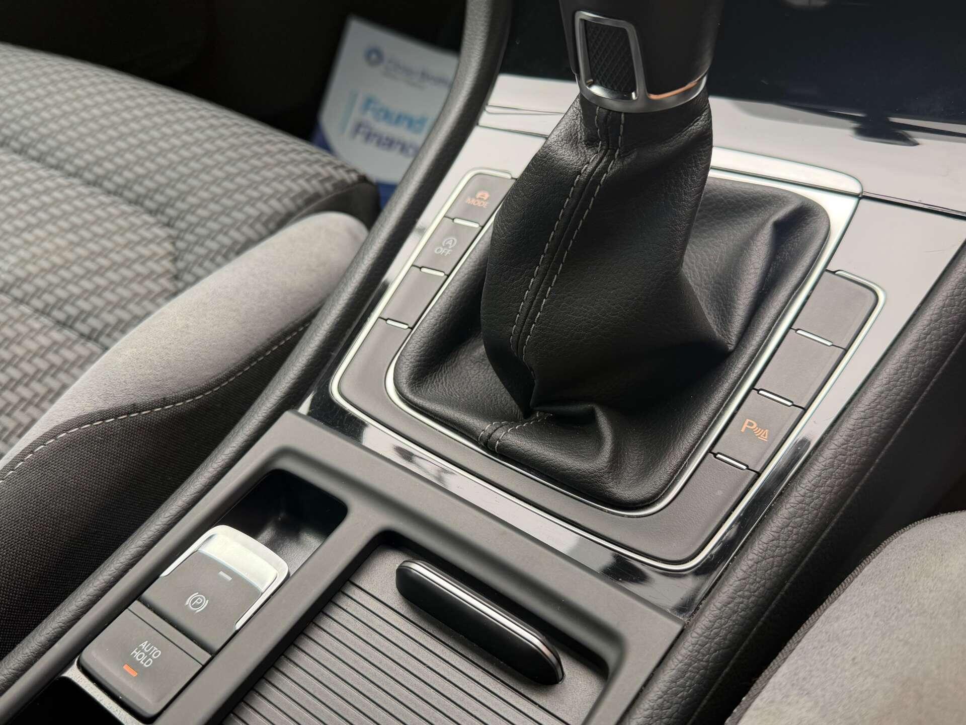 Volkswagen Golf view 21