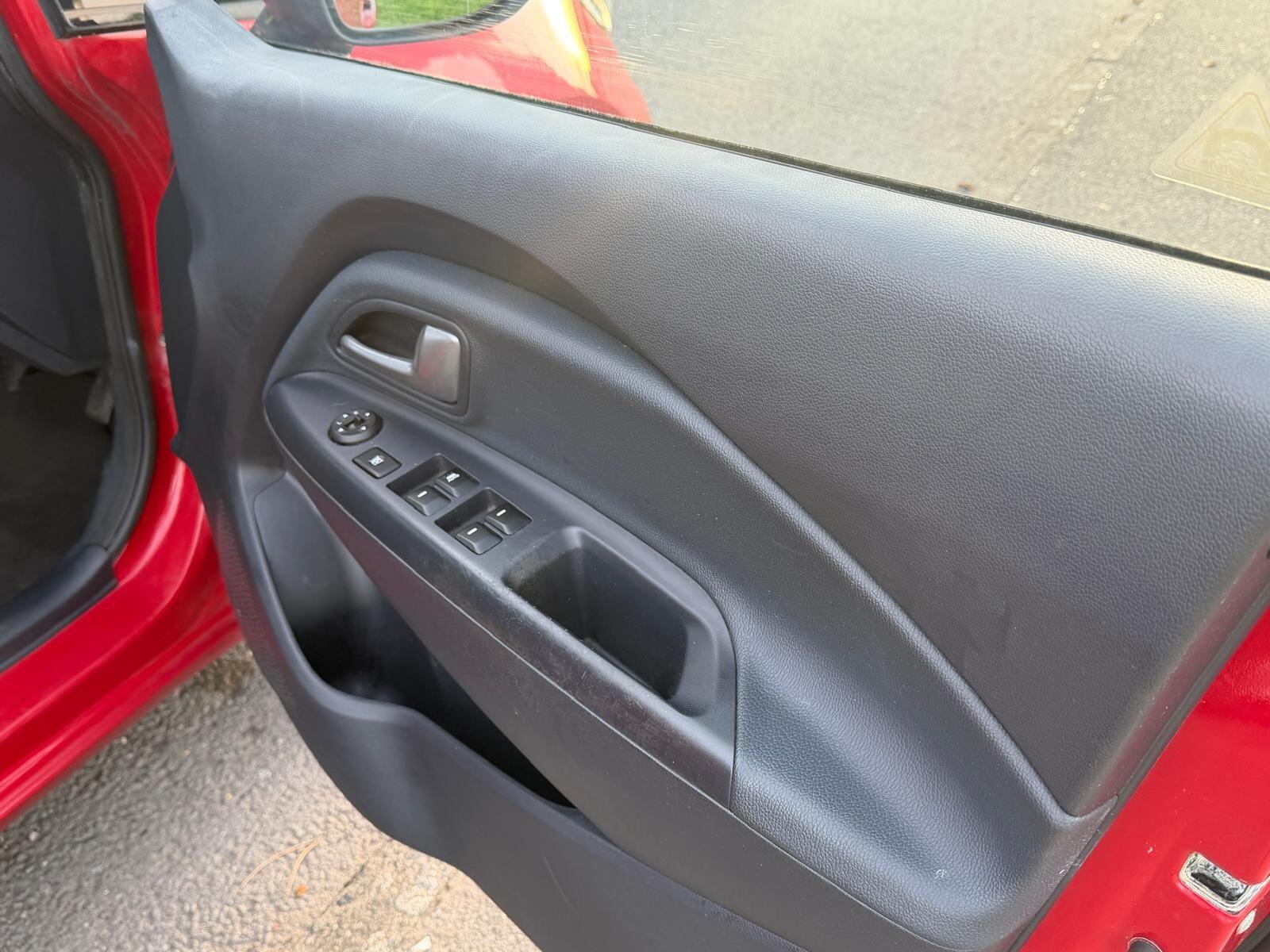 Kia Rio view 33