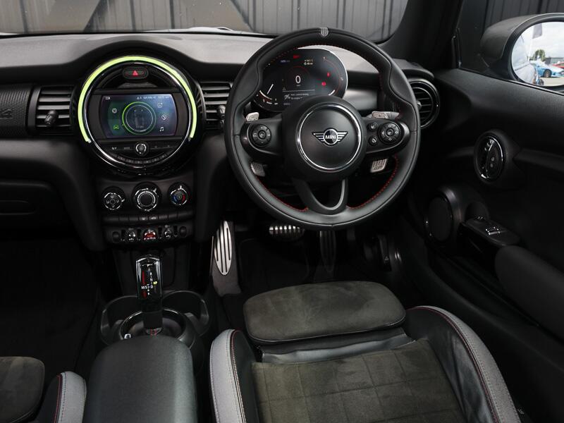 Mini Hatch view 6