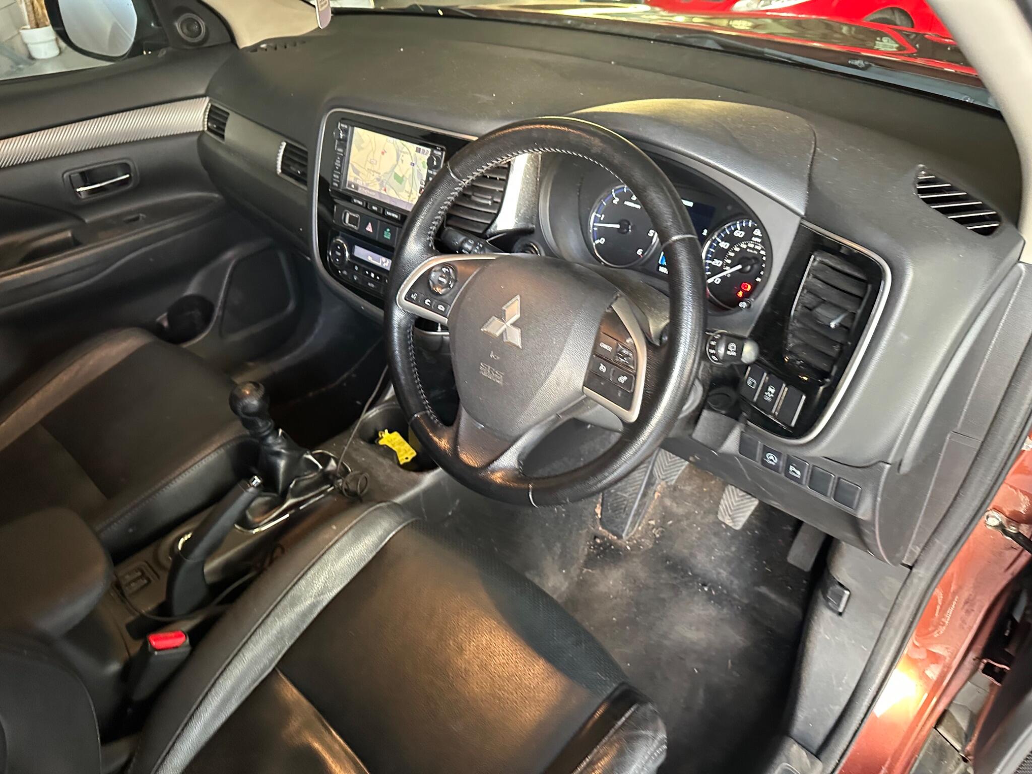 Mitsubishi Outlander view 21