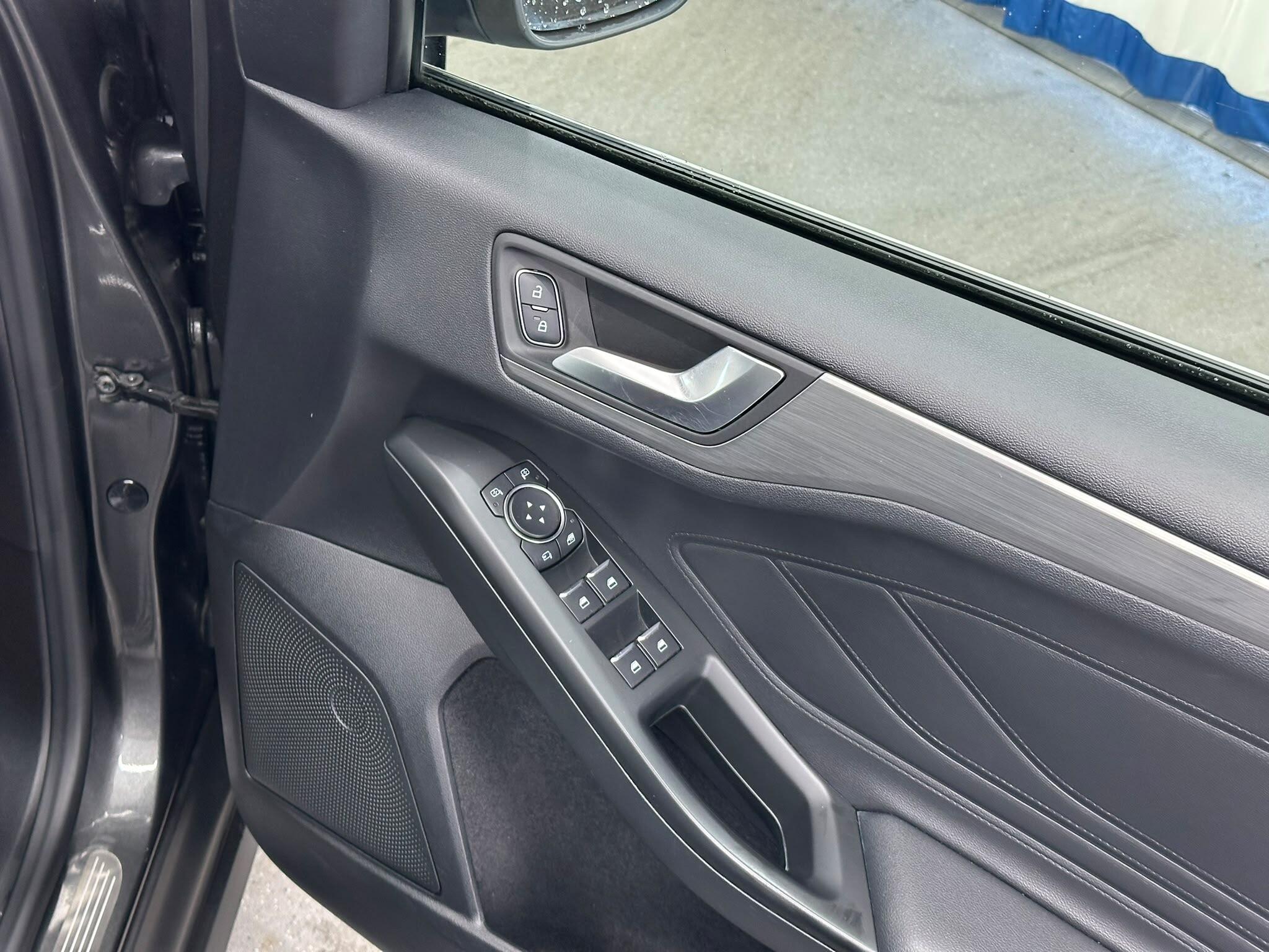 Ford Focus view 34
