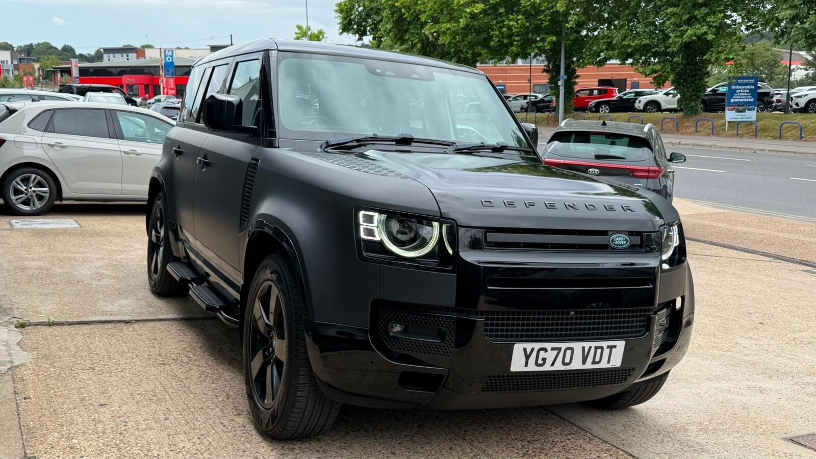 Land Rover Defender 110 view 11