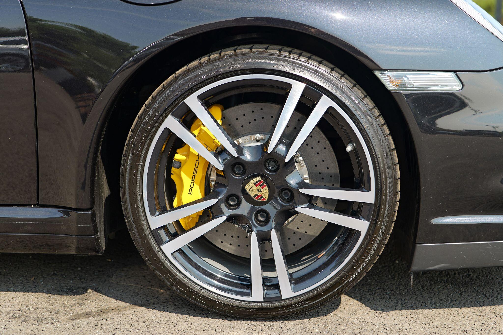 Porsche 911 view 10