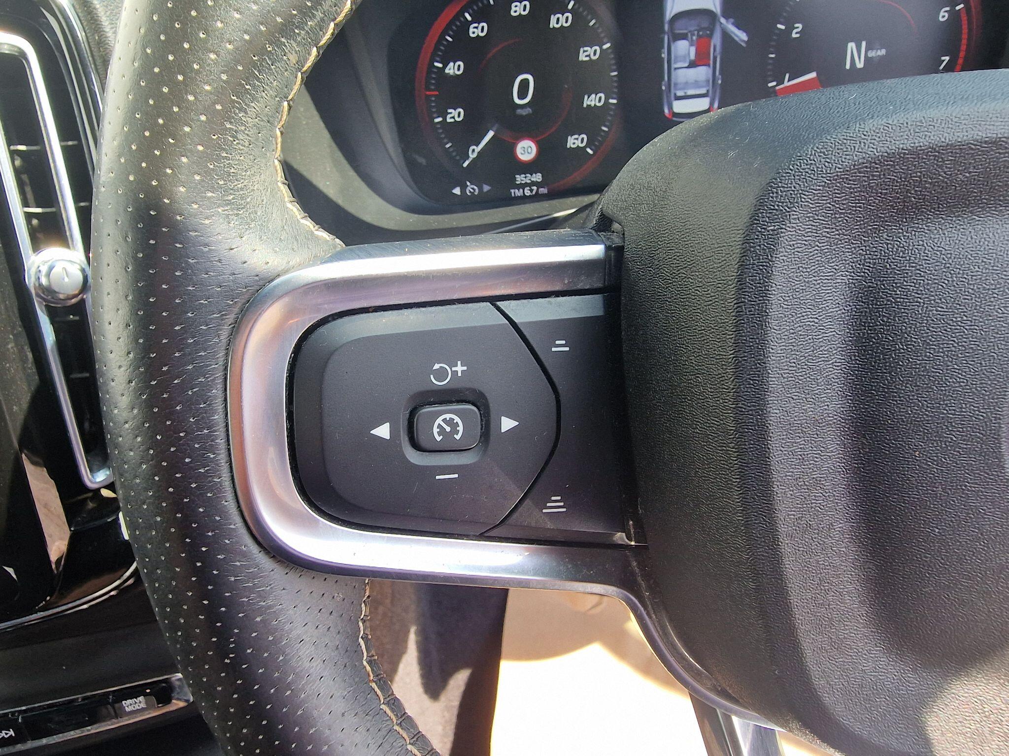 Volvo XC40 view 16