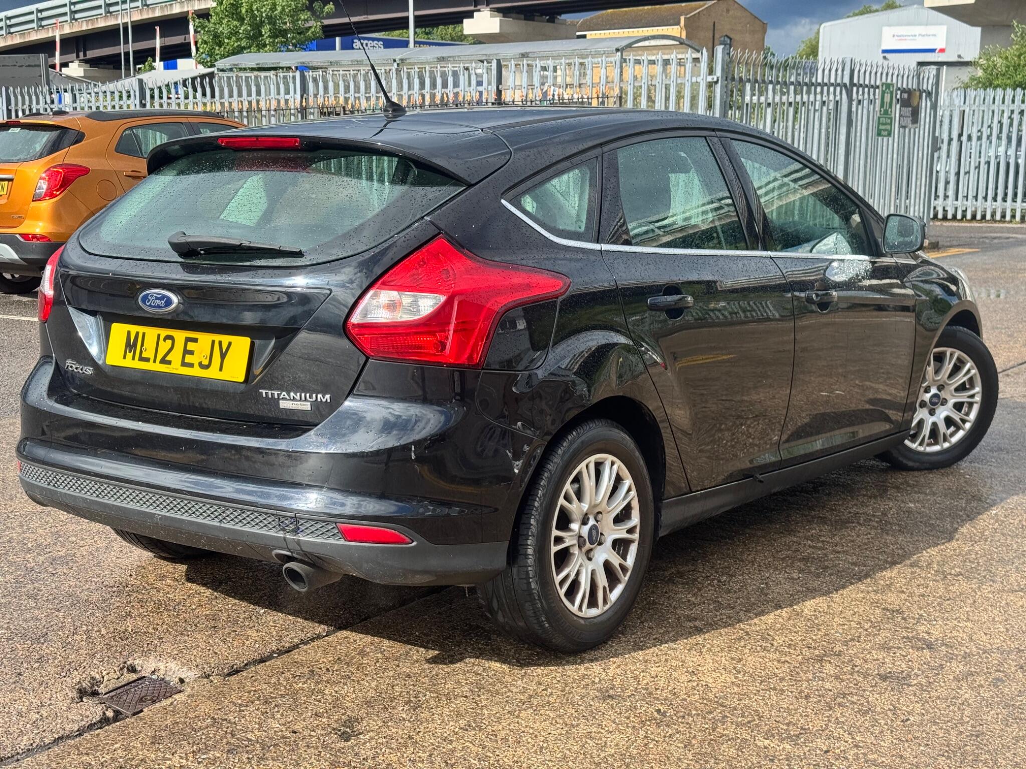 Ford Focus view 18