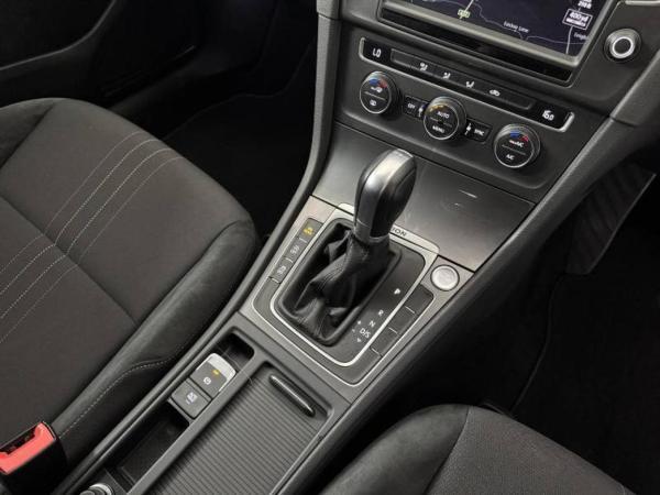 Volkswagen Golf view 58
