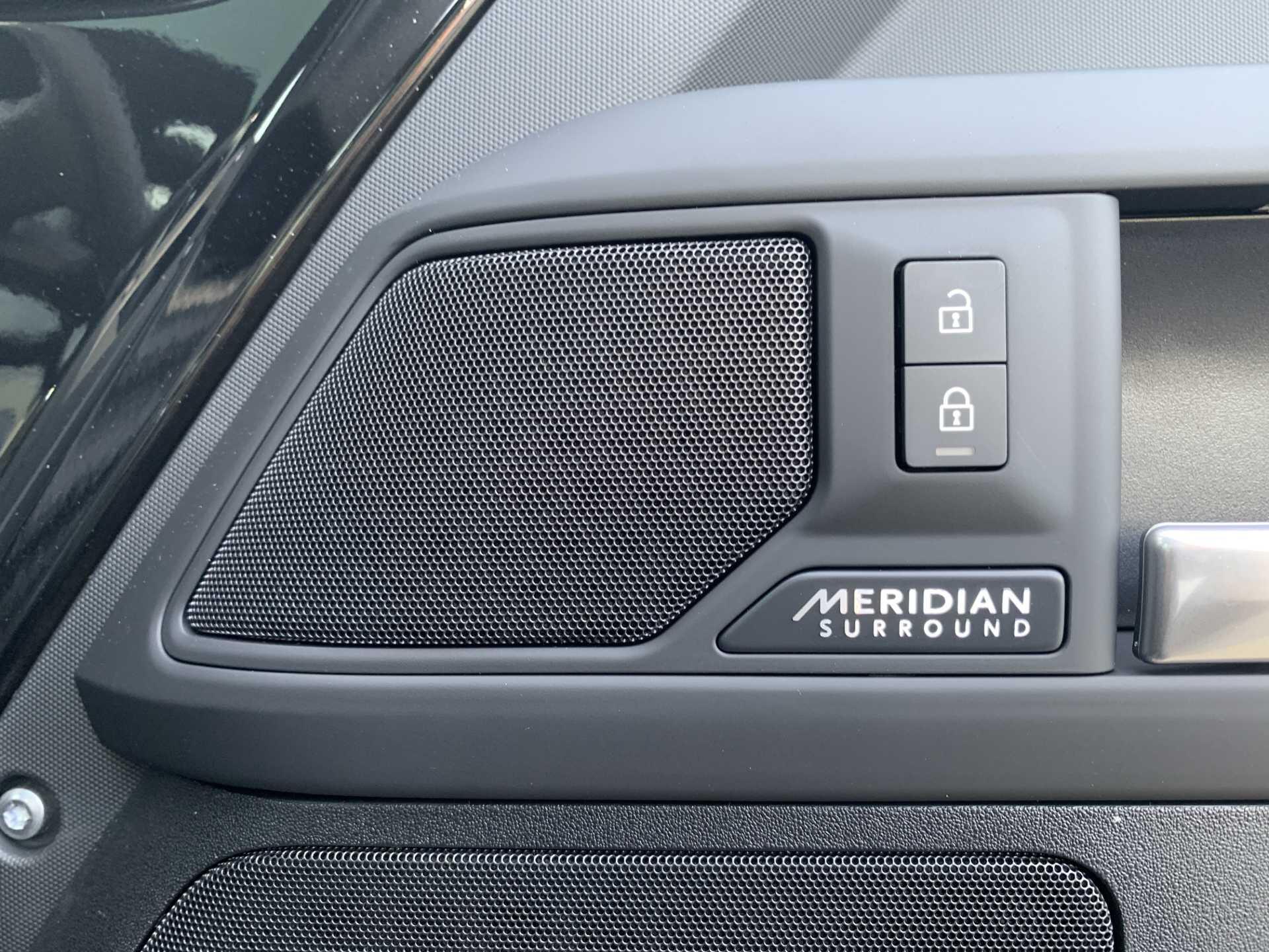 Land Rover Defender view 22
