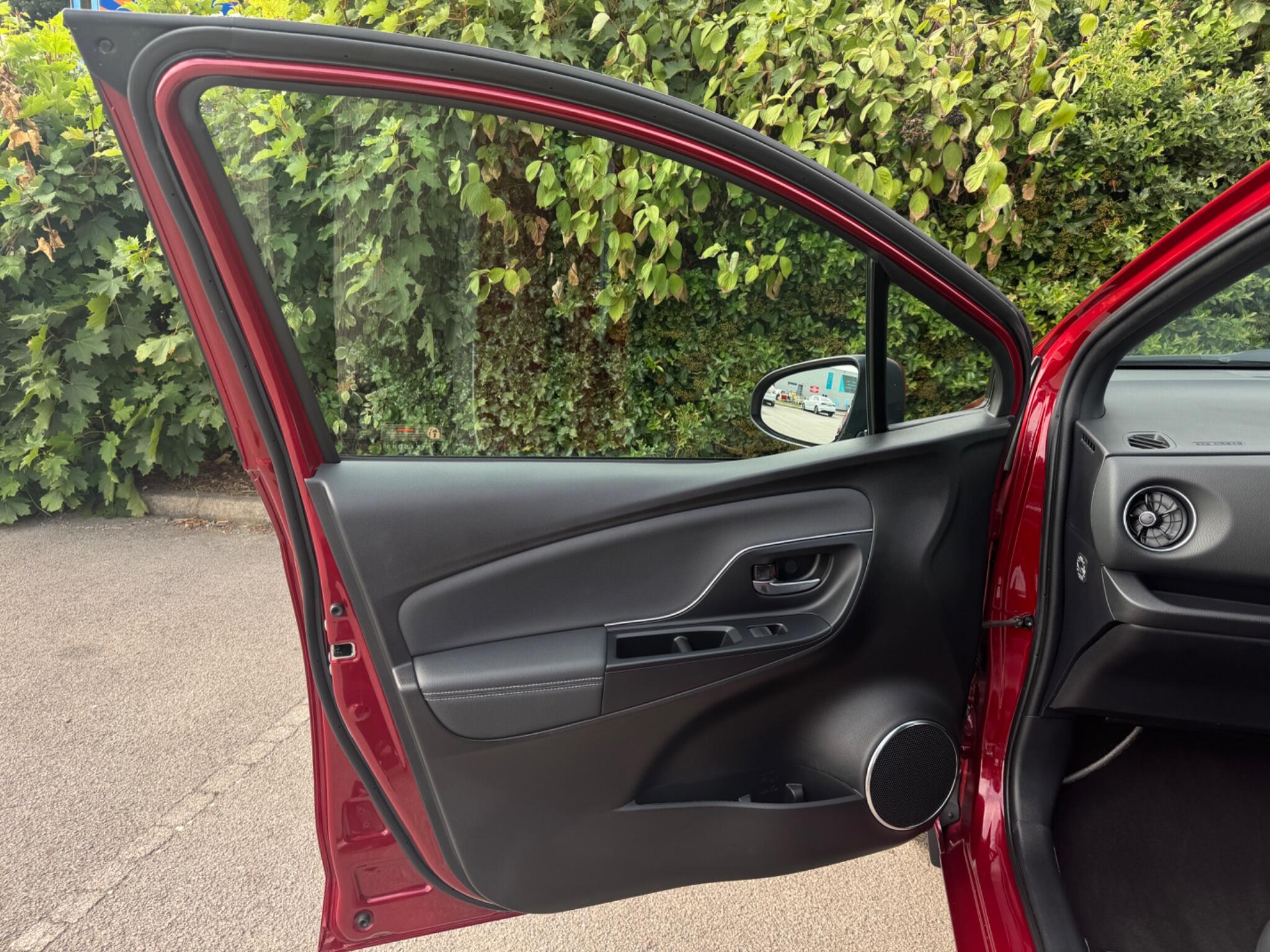 Toyota Yaris view 35