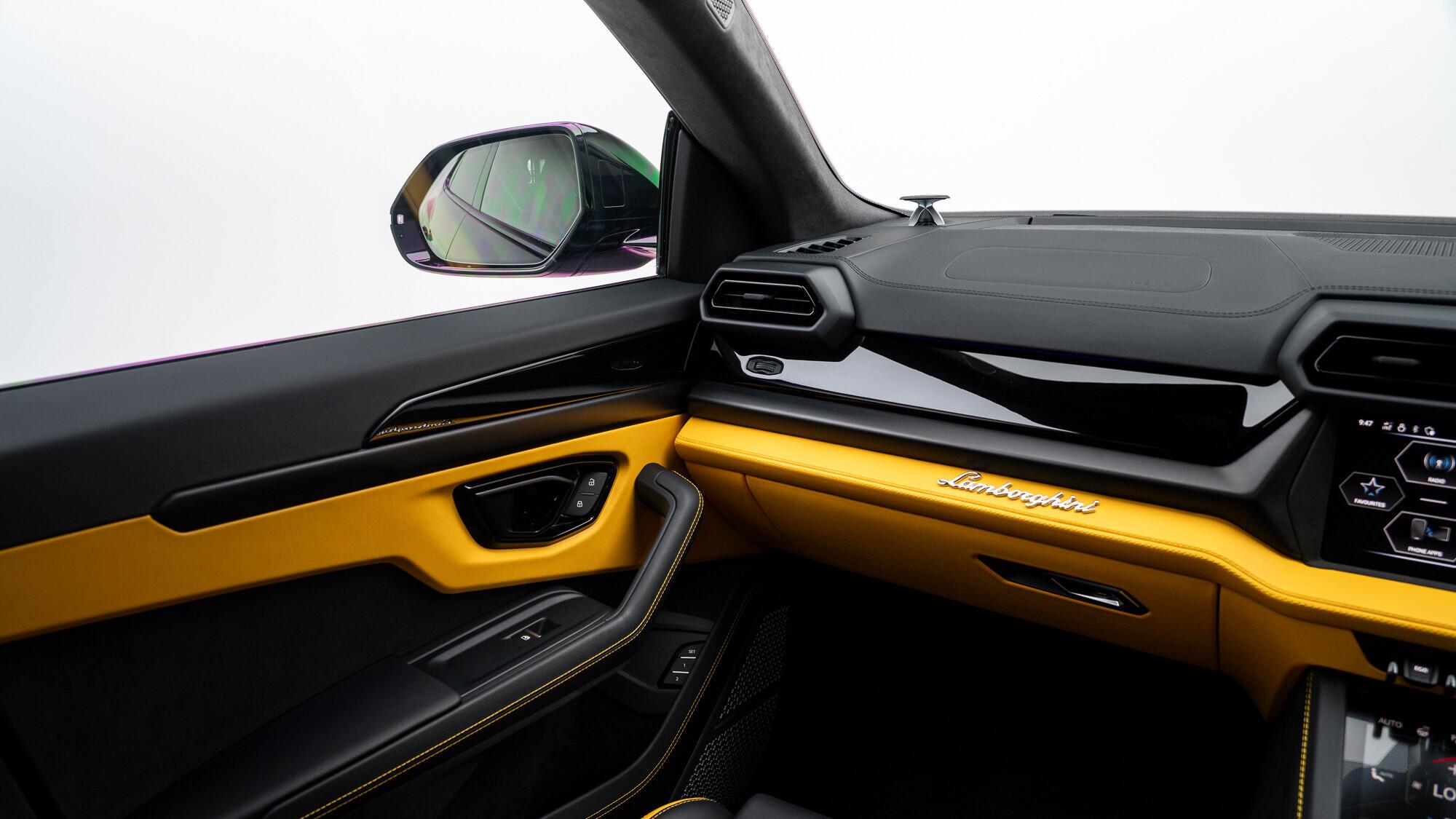 Lamborghini Urus view 36