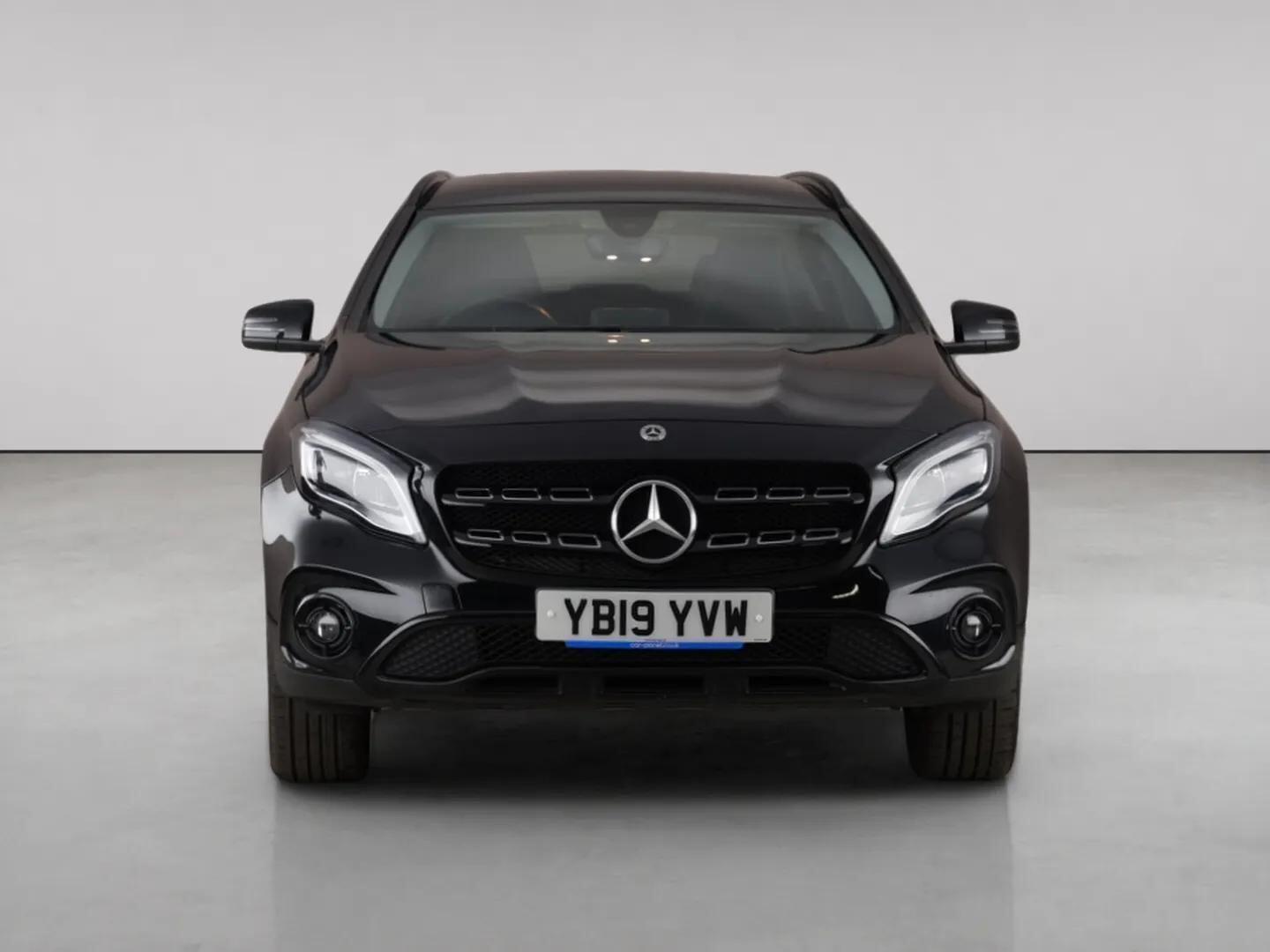 Mercedes-Benz GLA view 5