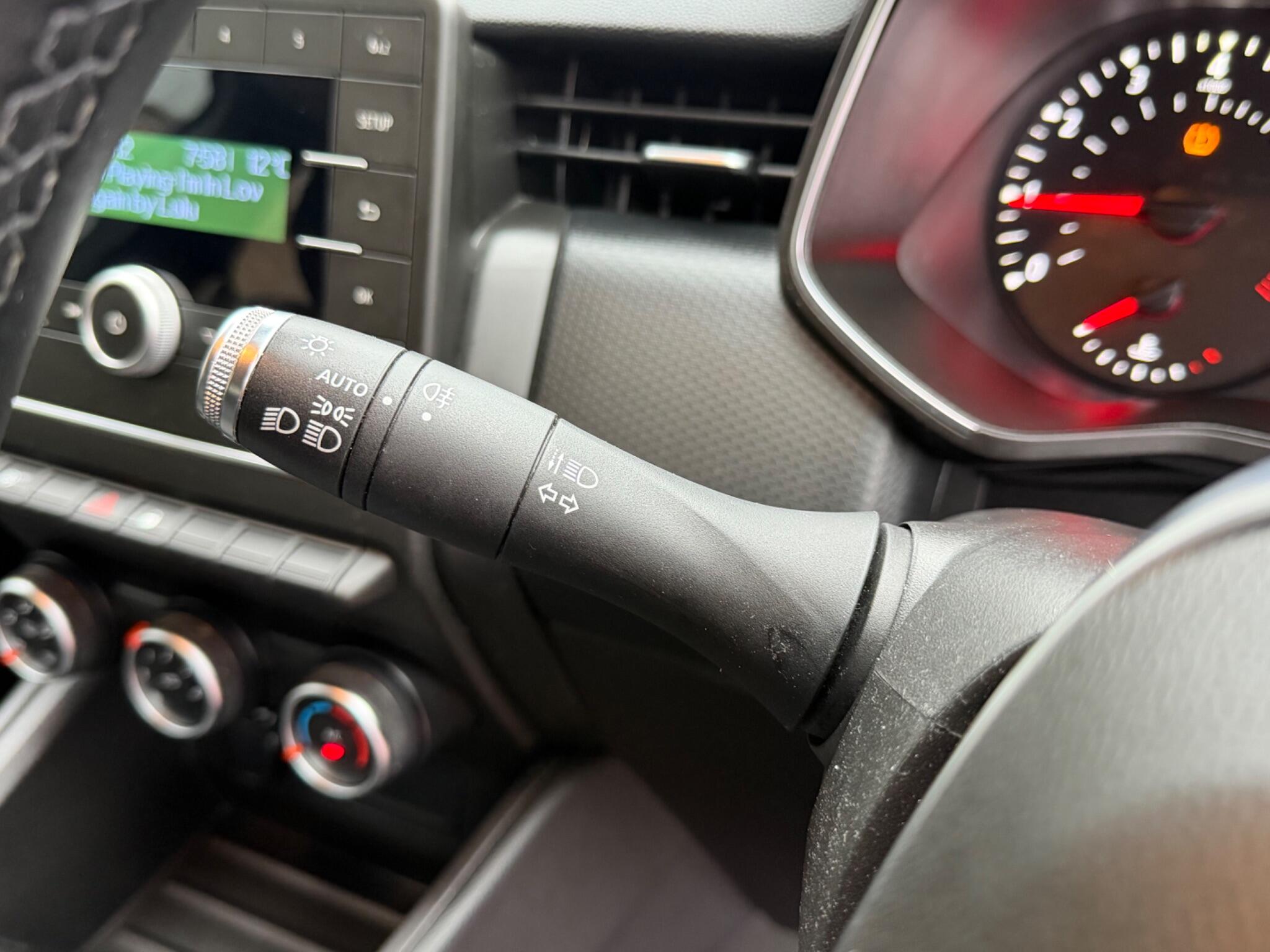 Renault Clio view 75