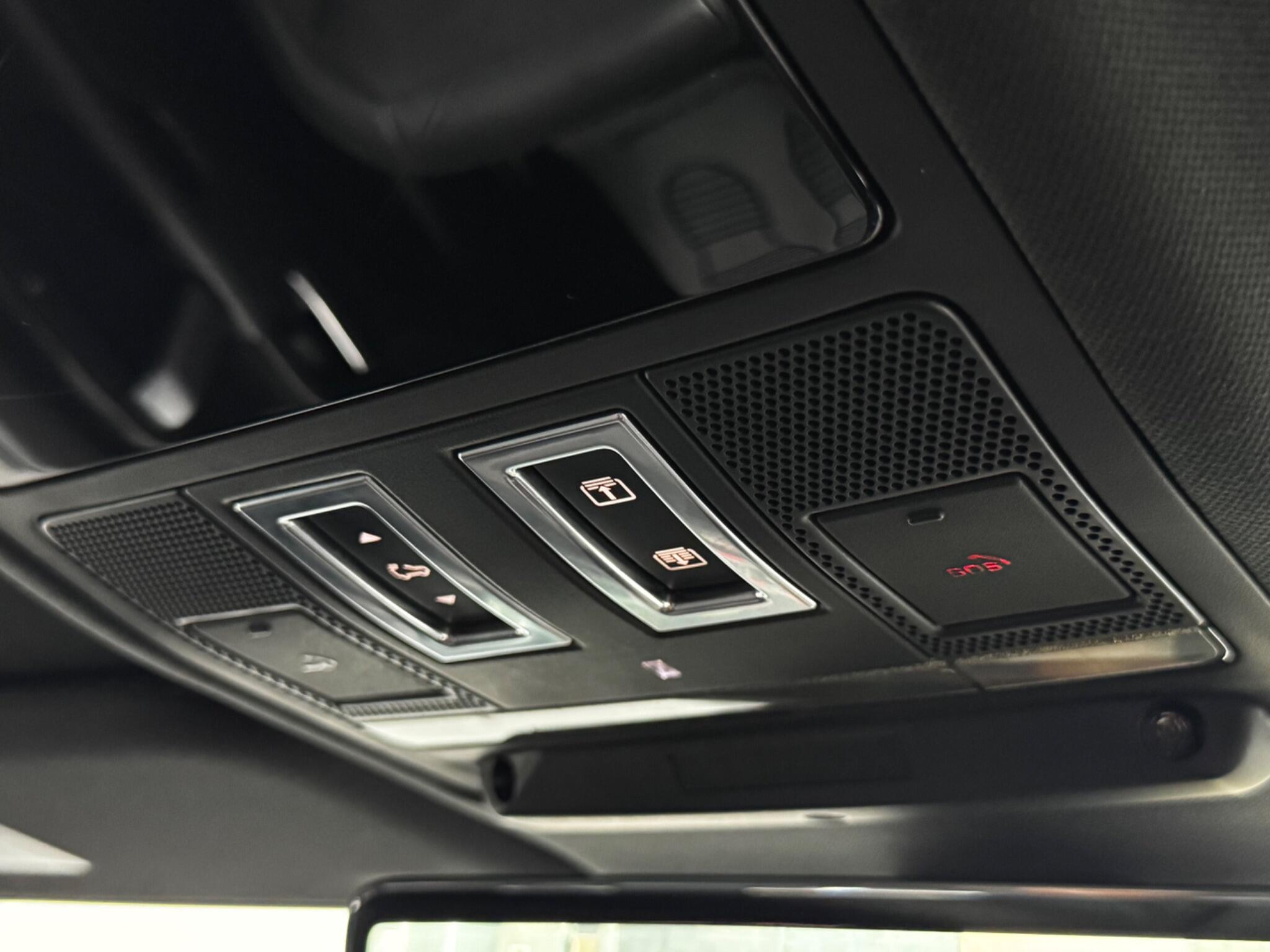 Land Rover Defender view 28