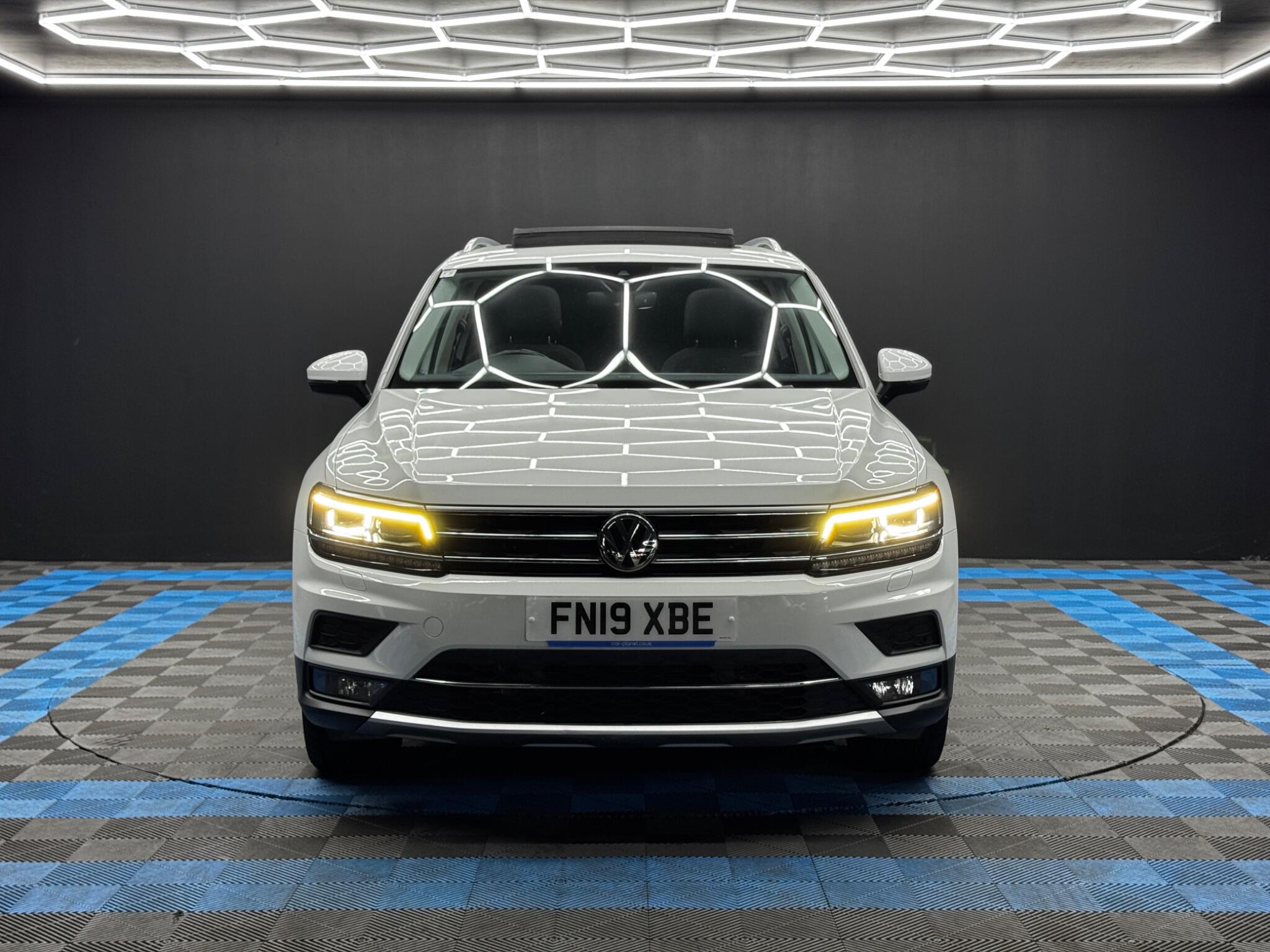 Volkswagen Tiguan Allspace view 2