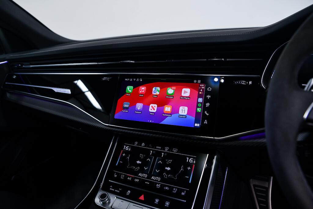 Audi RS Q8 view 27