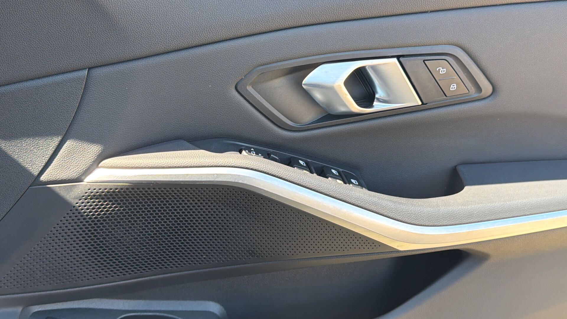 BMW 3 Series view 20