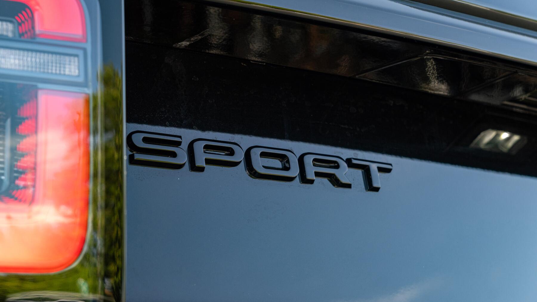 Land Rover Discovery Sport view 94