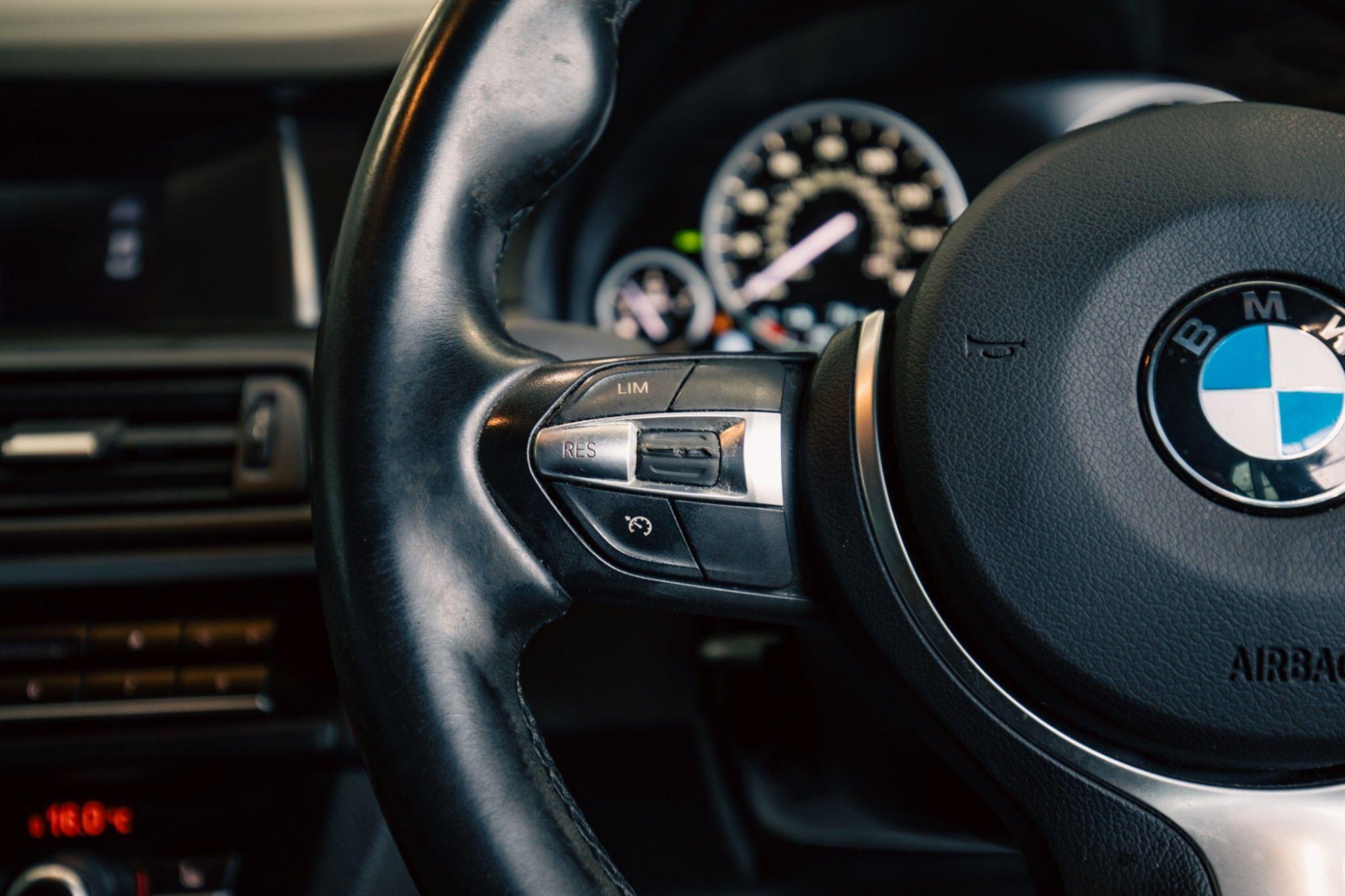 BMW 5 Series view 16