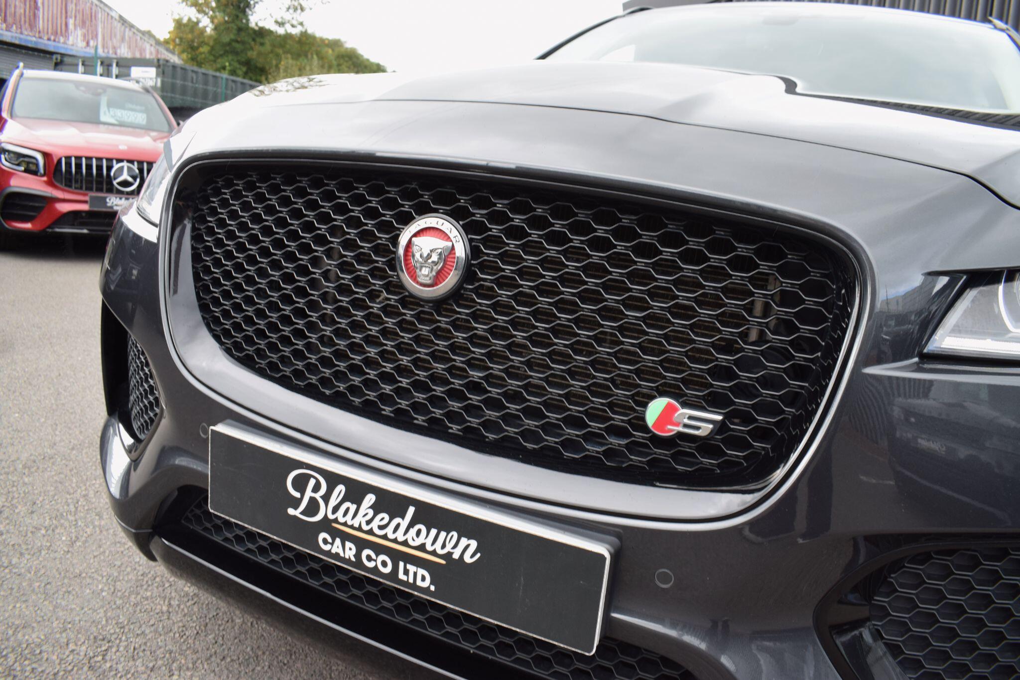 Jaguar F-Pace view 42