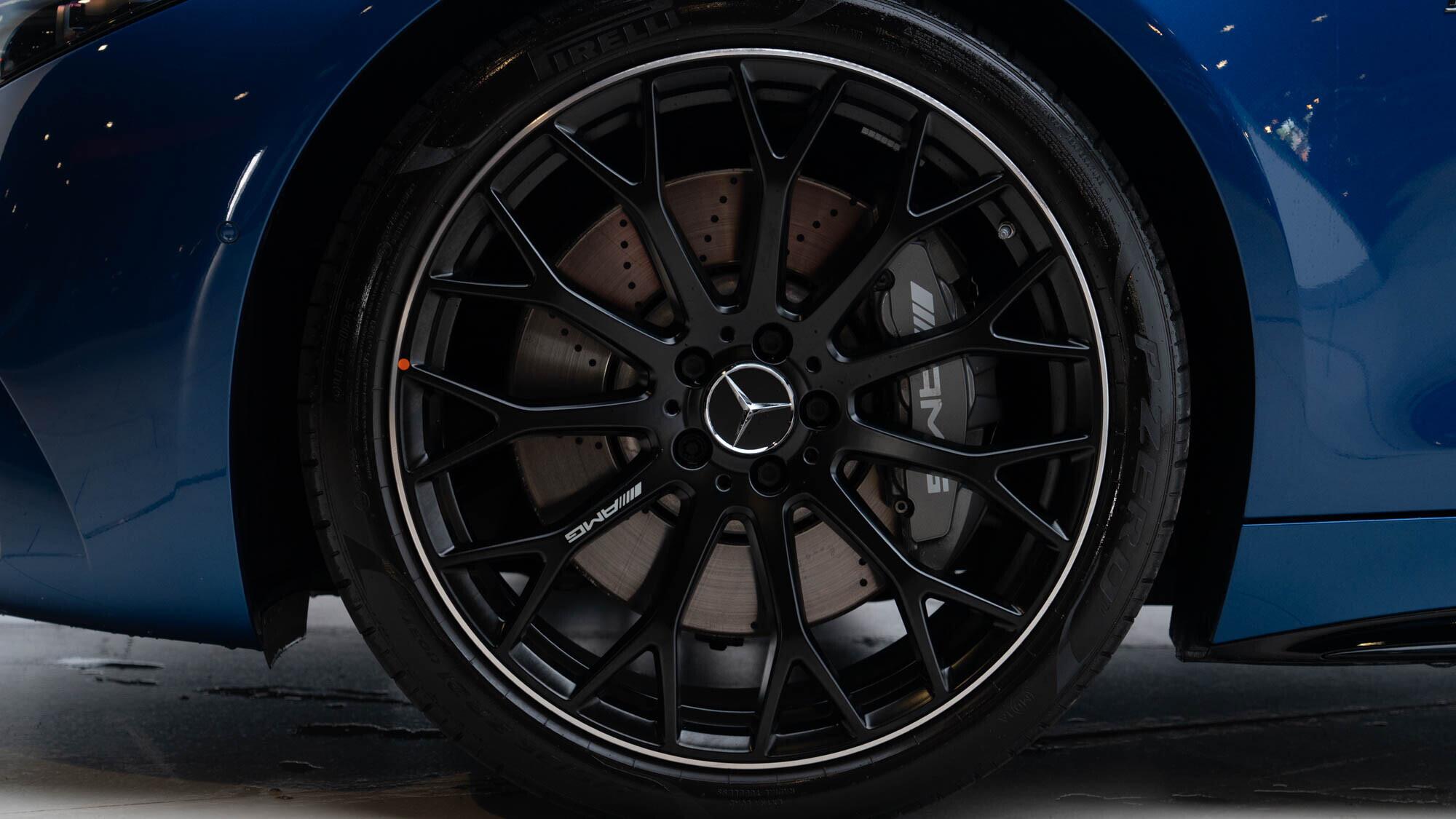 Mercedes-Benz SL view 13