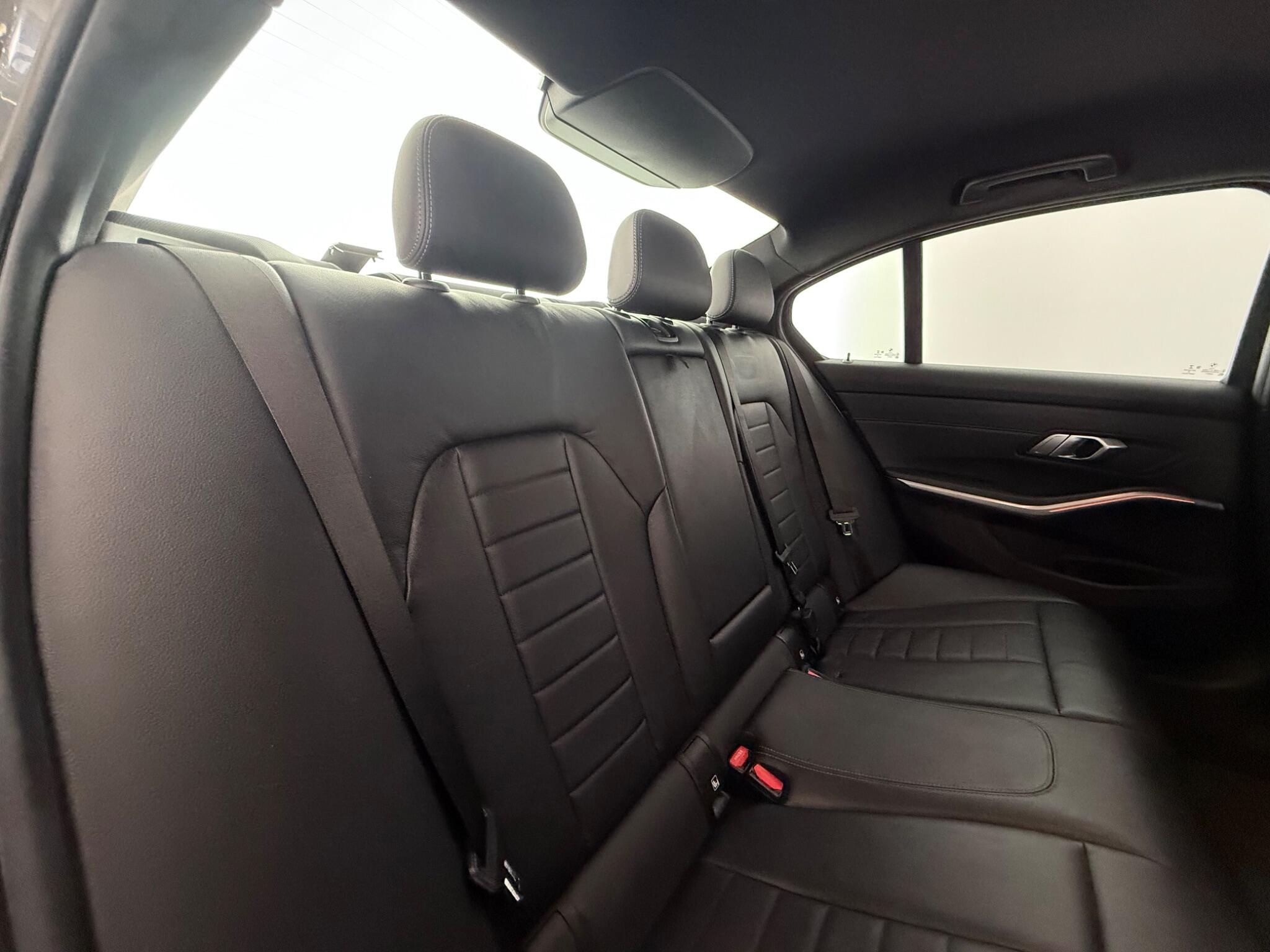BMW 3 Series view 31