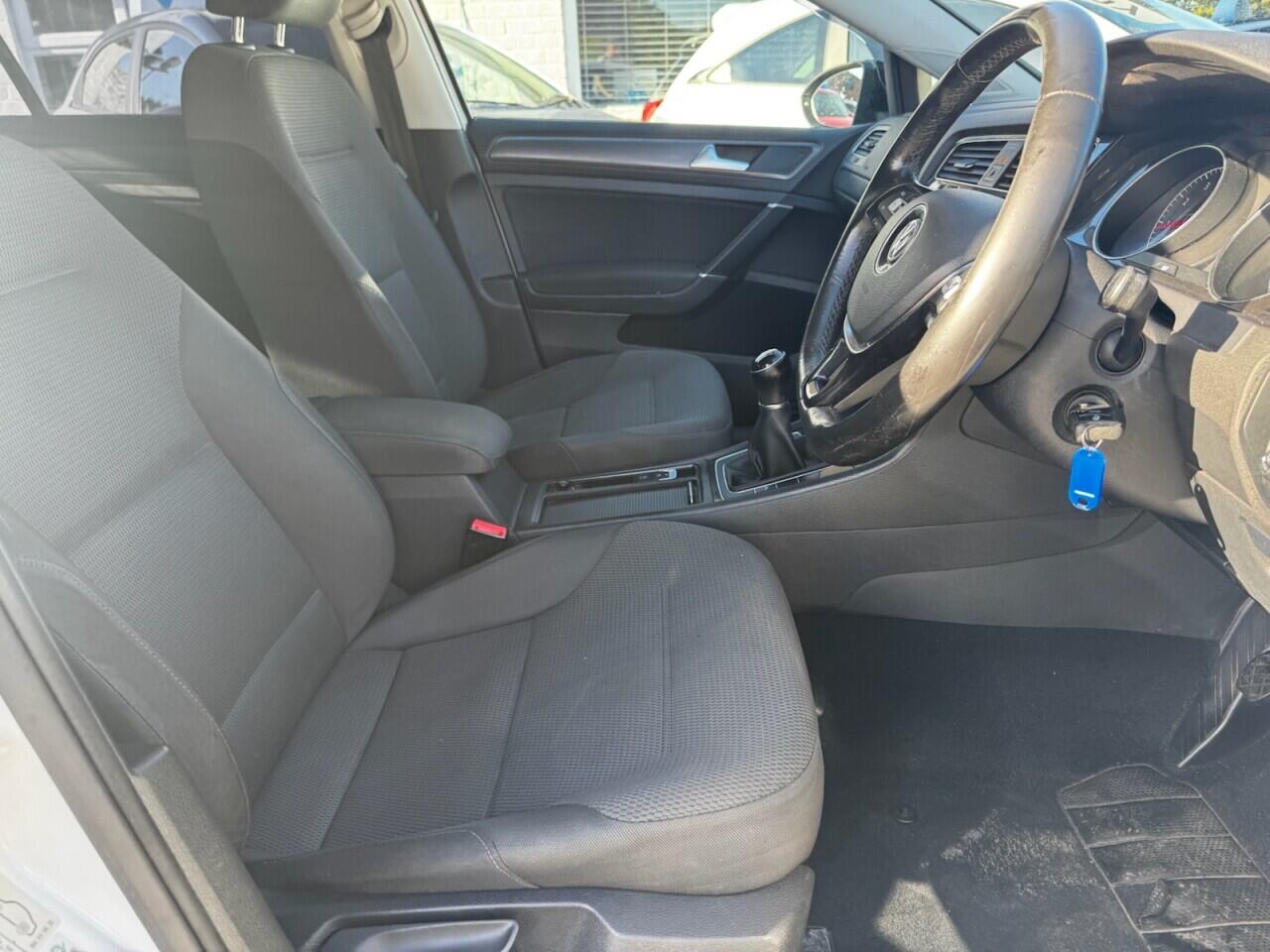 Volkswagen Golf view 32