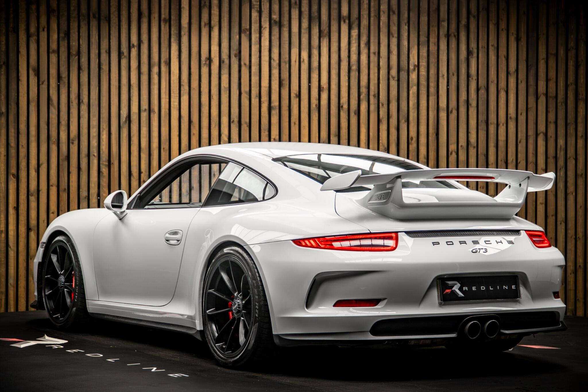 Porsche 911 view 3