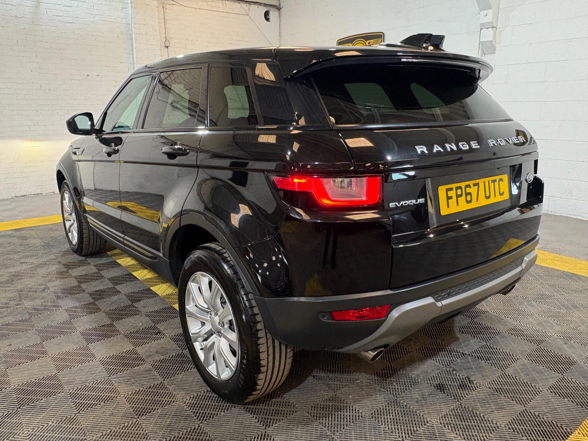 Land Rover Range Rover Evoque view 2