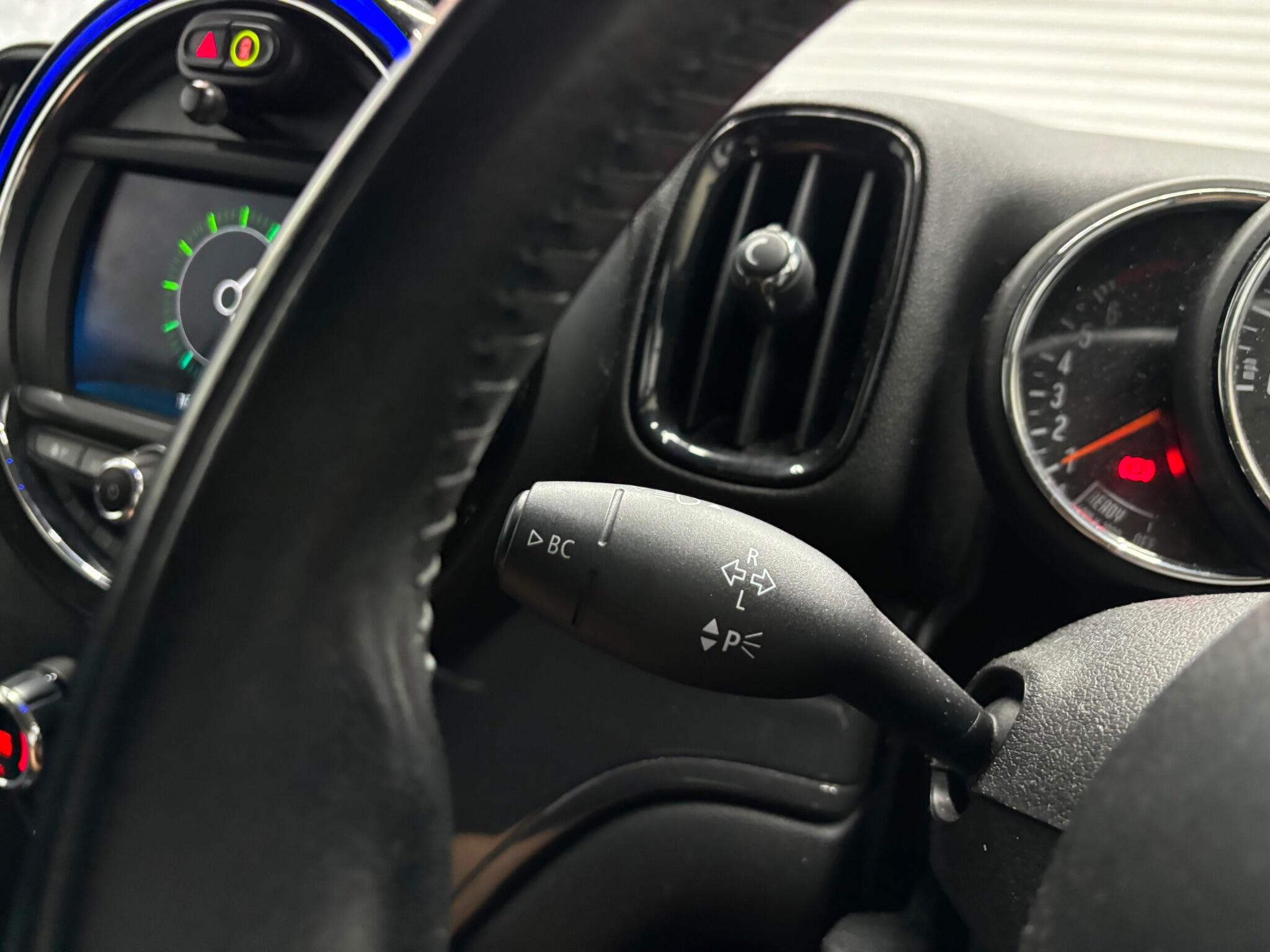 Mini Countryman view 26