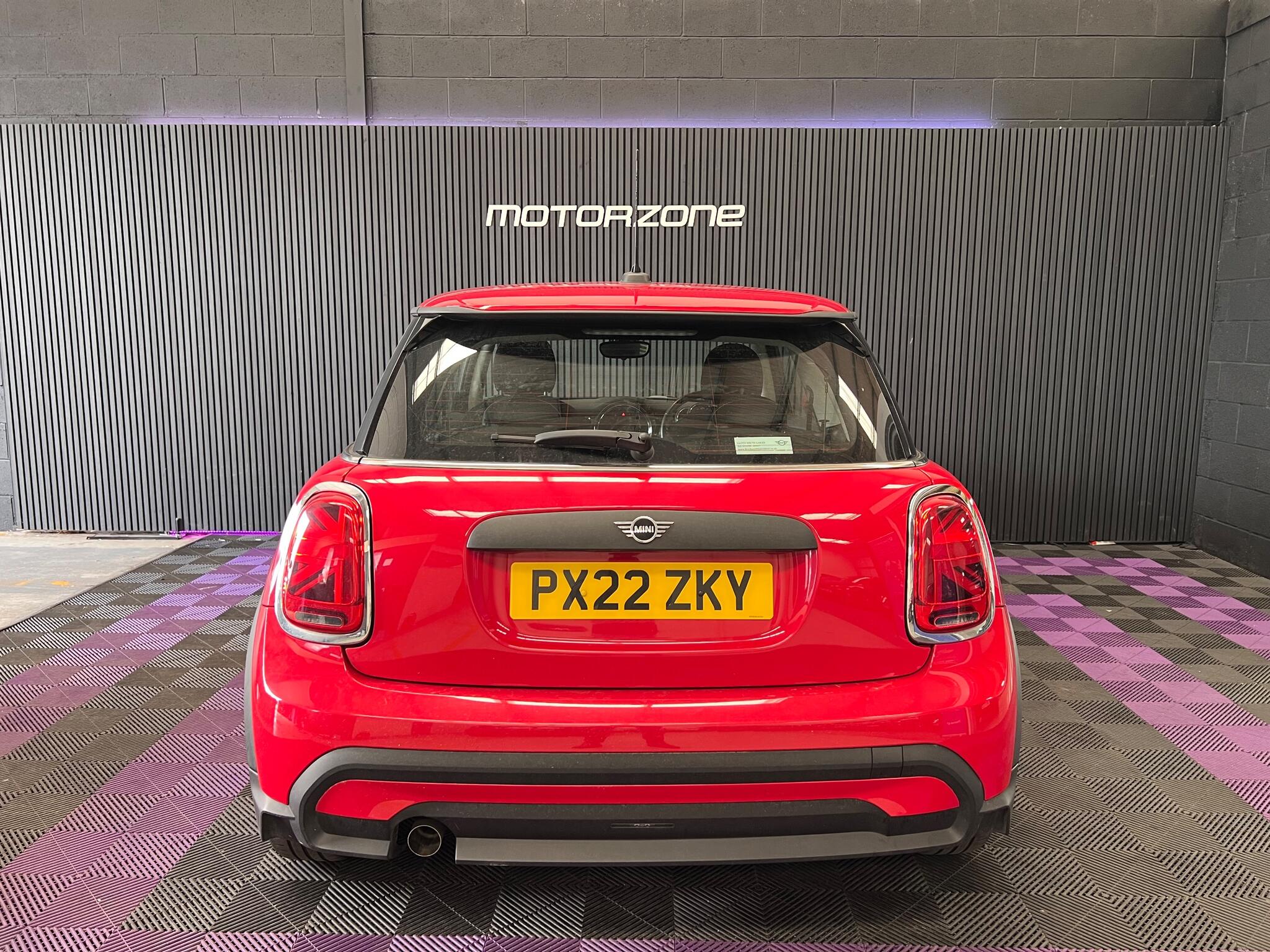 Mini Hatch view 16