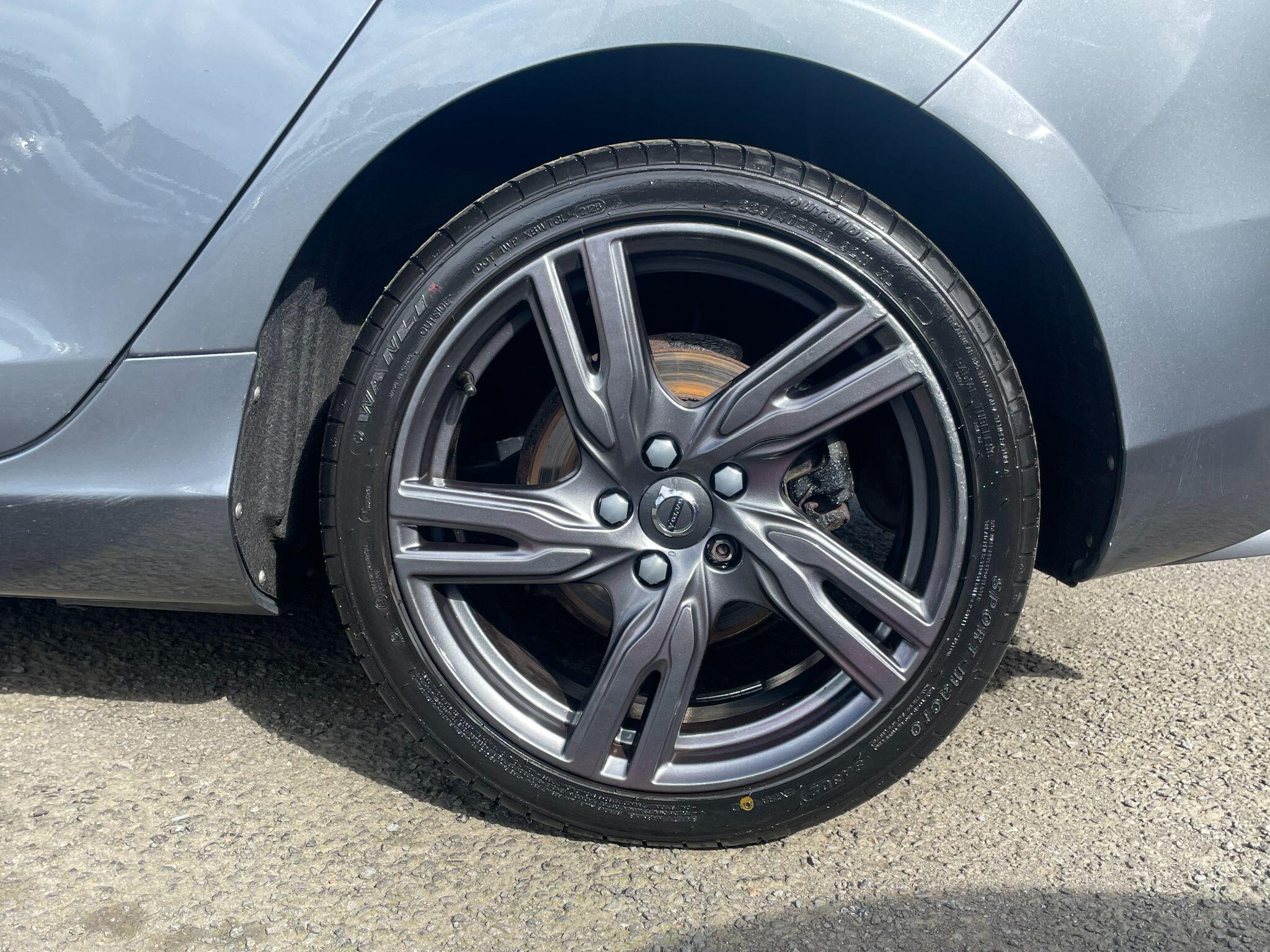 Volvo V40 view 10