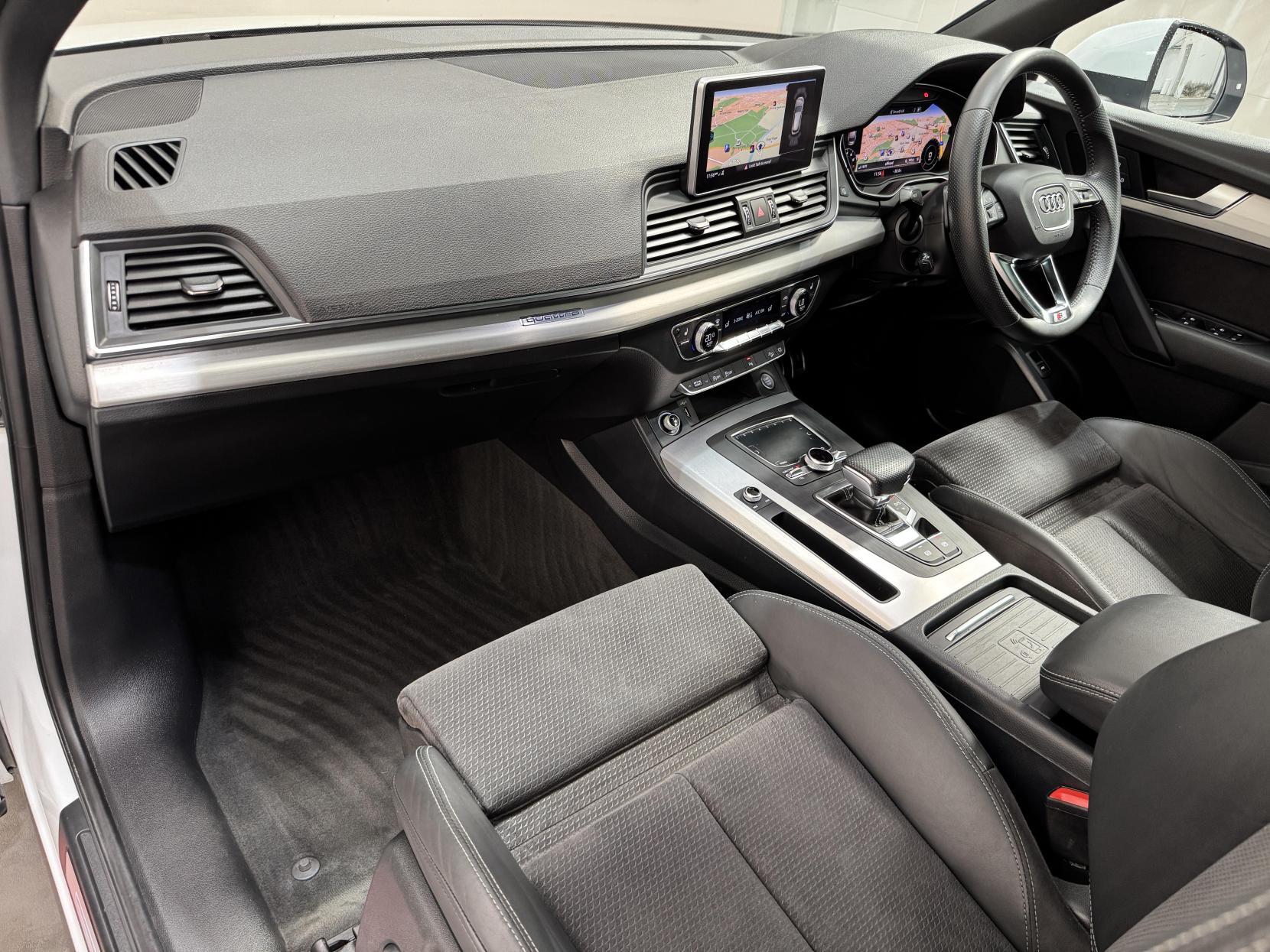 Audi Q5 view 47
